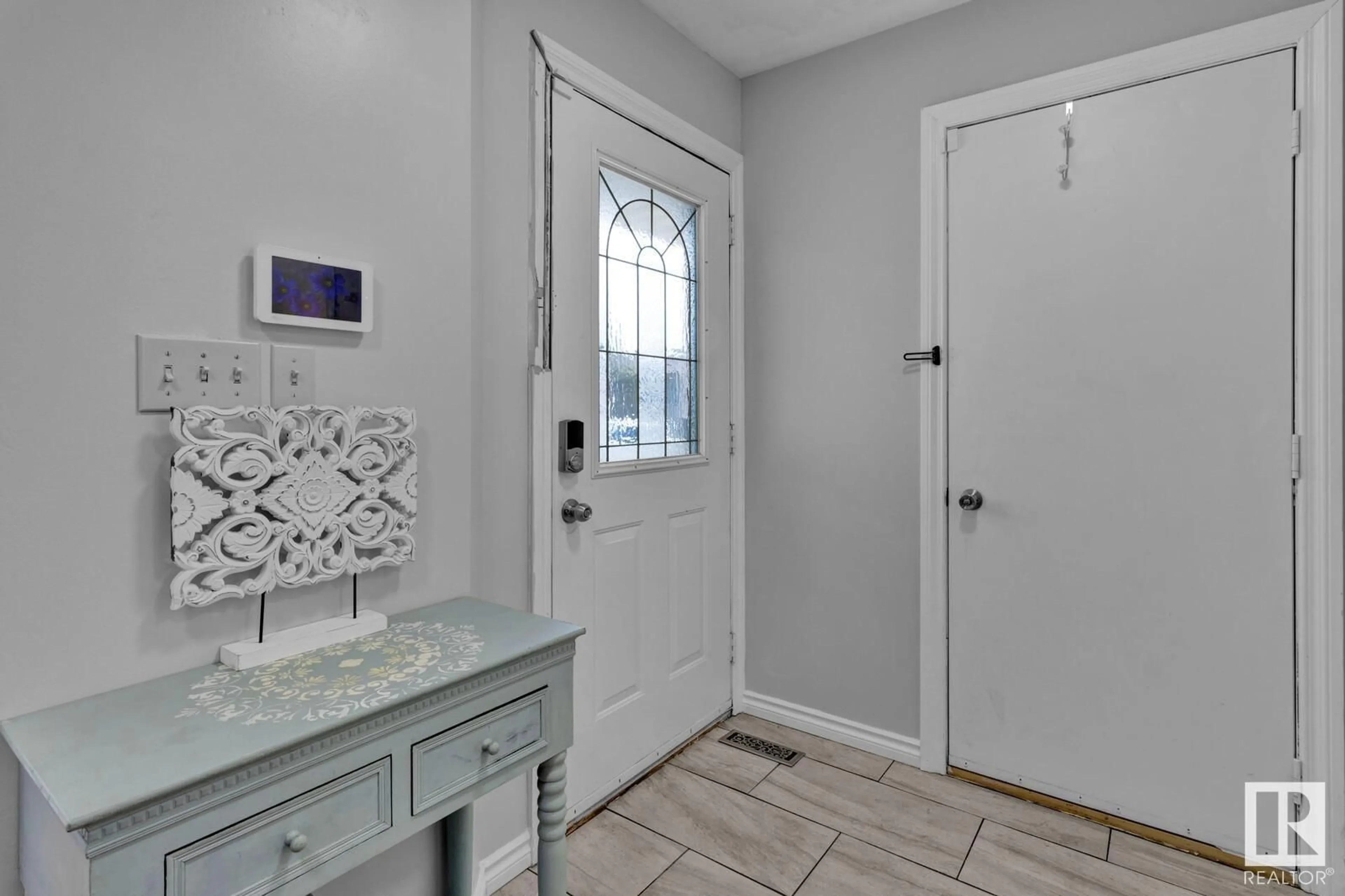 Indoor entryway for 24 PARKHILL CR, Wetaskiwin Alberta T9A3J7