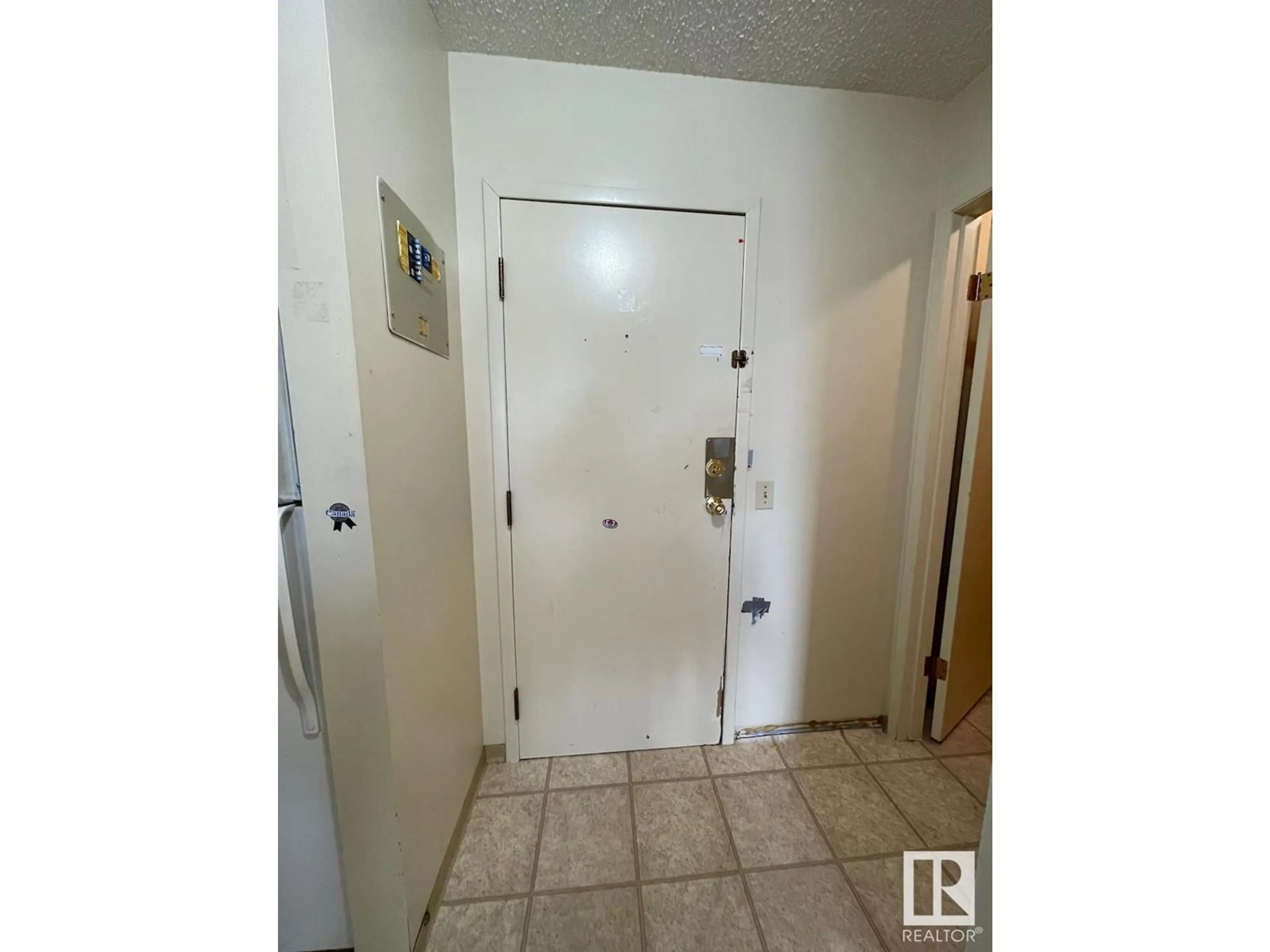 Indoor entryway for #403 14908 26 ST NW, Edmonton Alberta T5Y2G4