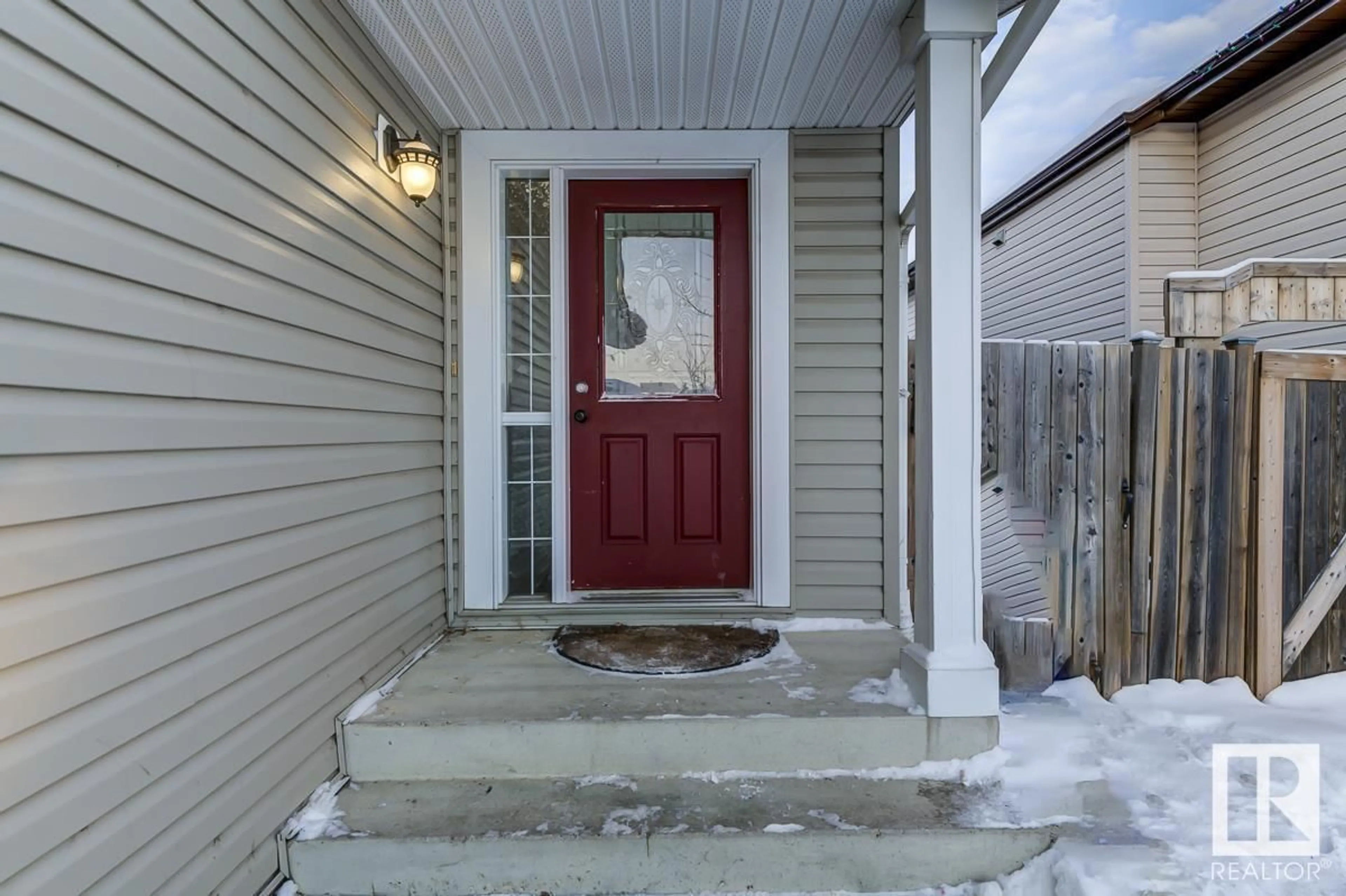 Indoor entryway for 8106 97 ST, Morinville Alberta T8R1W3