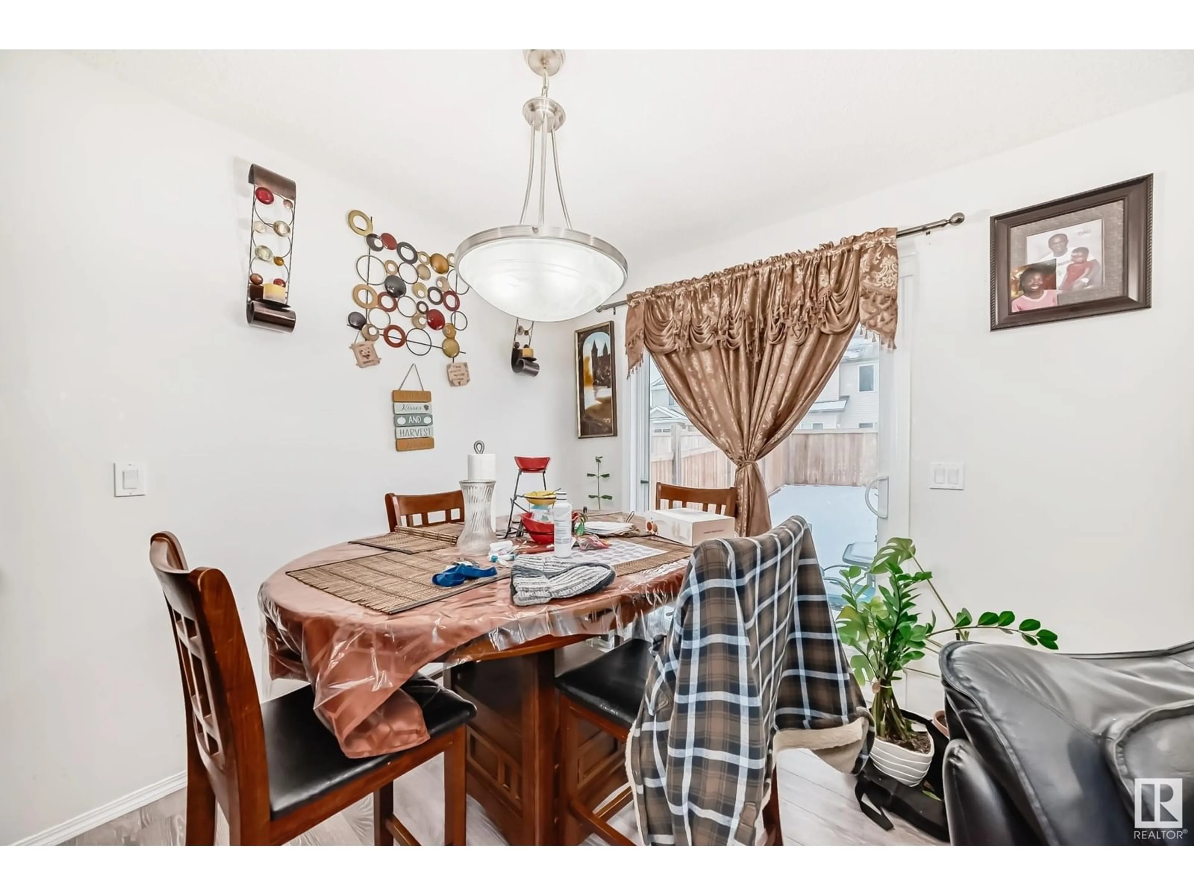 Dining room, wood/laminate floor for 3367 14 AVE NW, Edmonton Alberta T6T0X3