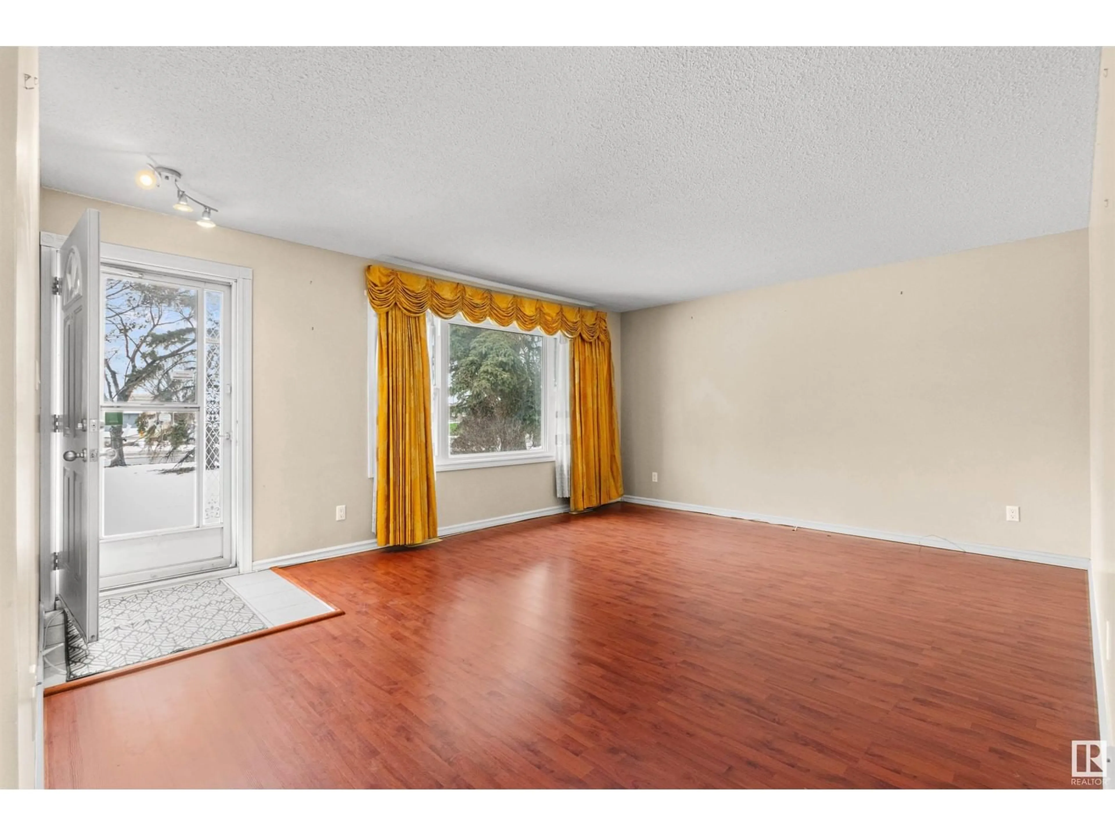 A pic of a room for 13515 93 ST NW, Edmonton Alberta T5E3T7