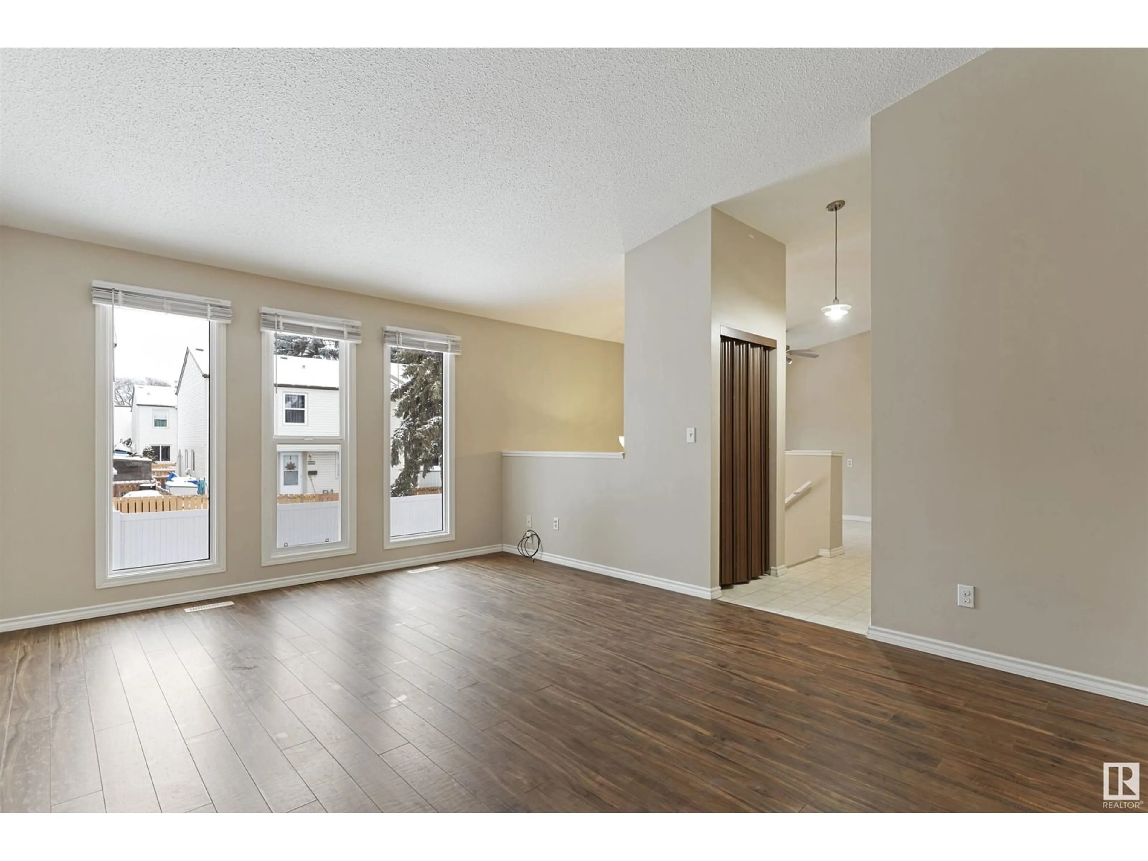 Indoor entryway for 6496 178 ST NW, Edmonton Alberta T5T2J4