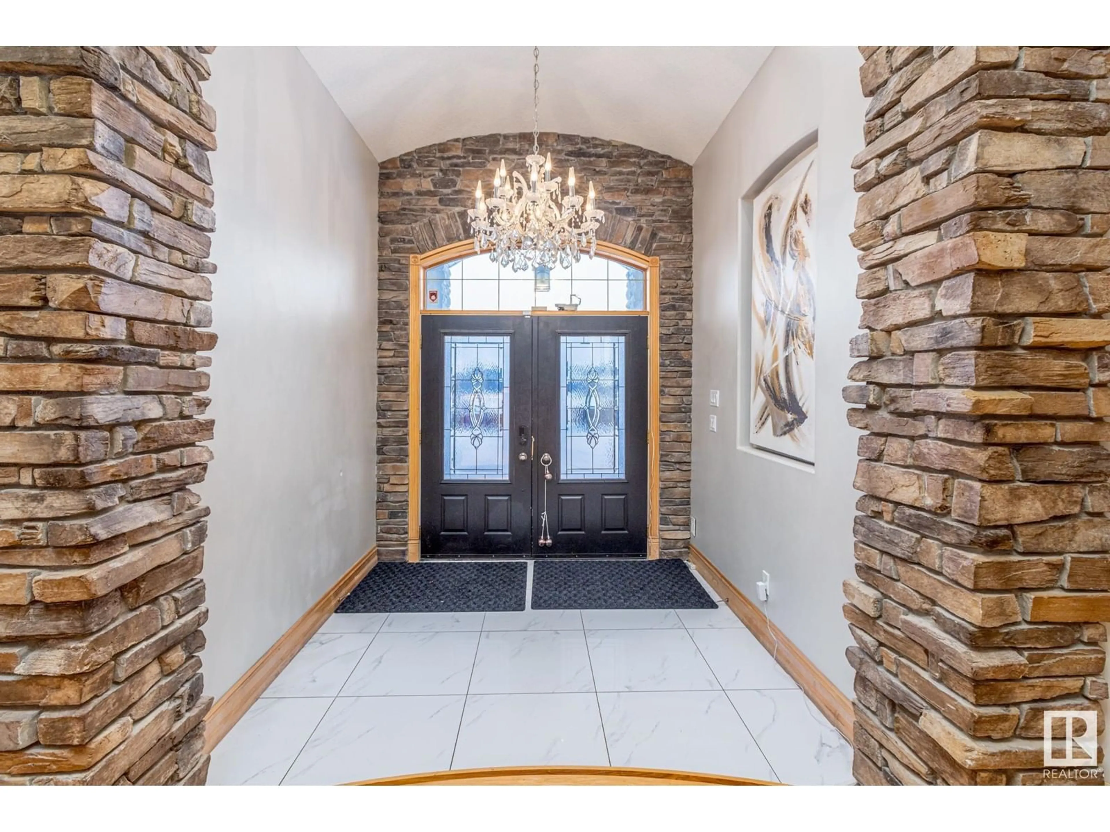 Indoor entryway for 264 KINGSWOOD BV, St. Albert Alberta T8N1B9