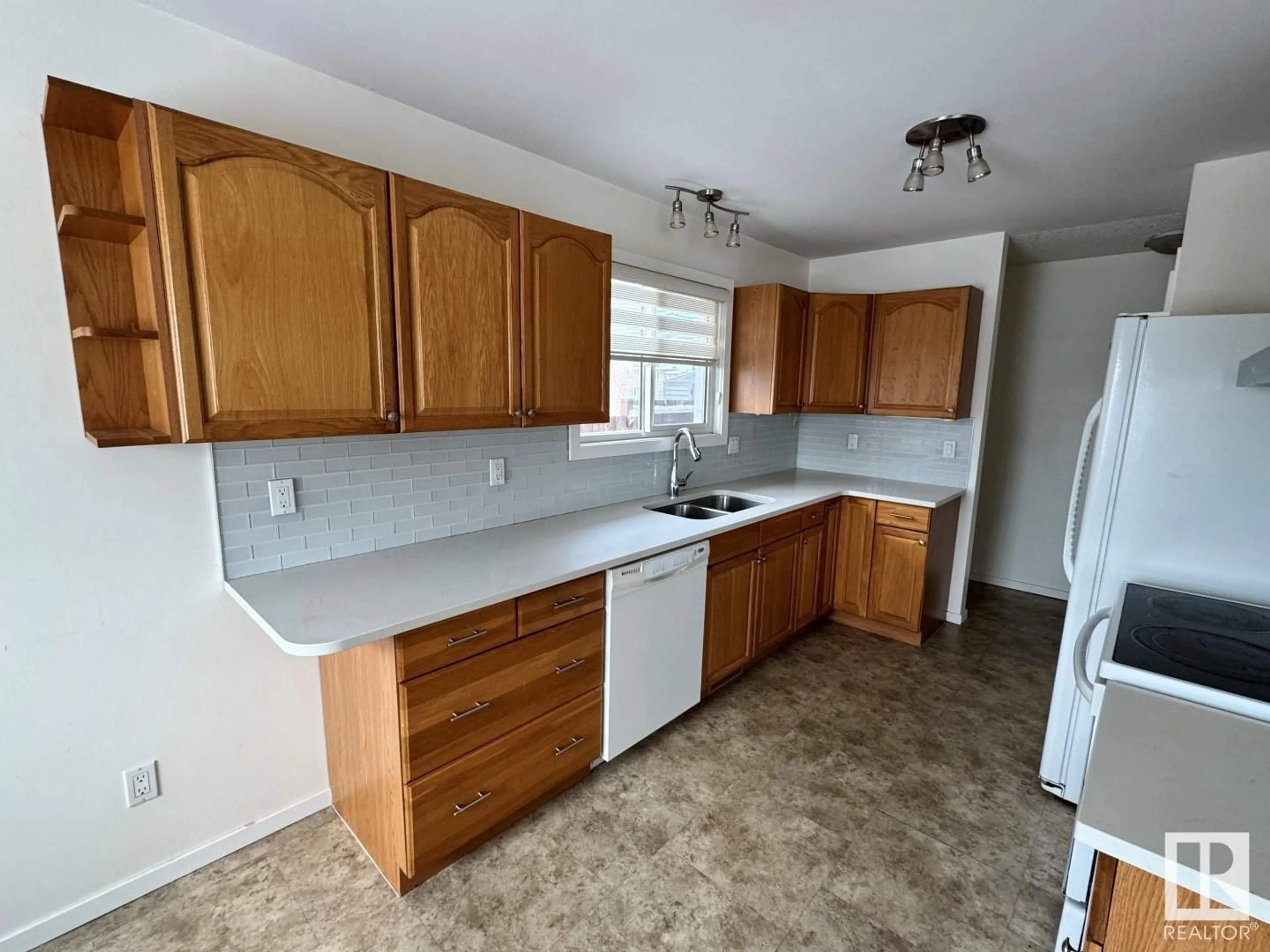 Standard kitchen, unknown for 18808 78 AV NW, Edmonton Alberta T5T5J3