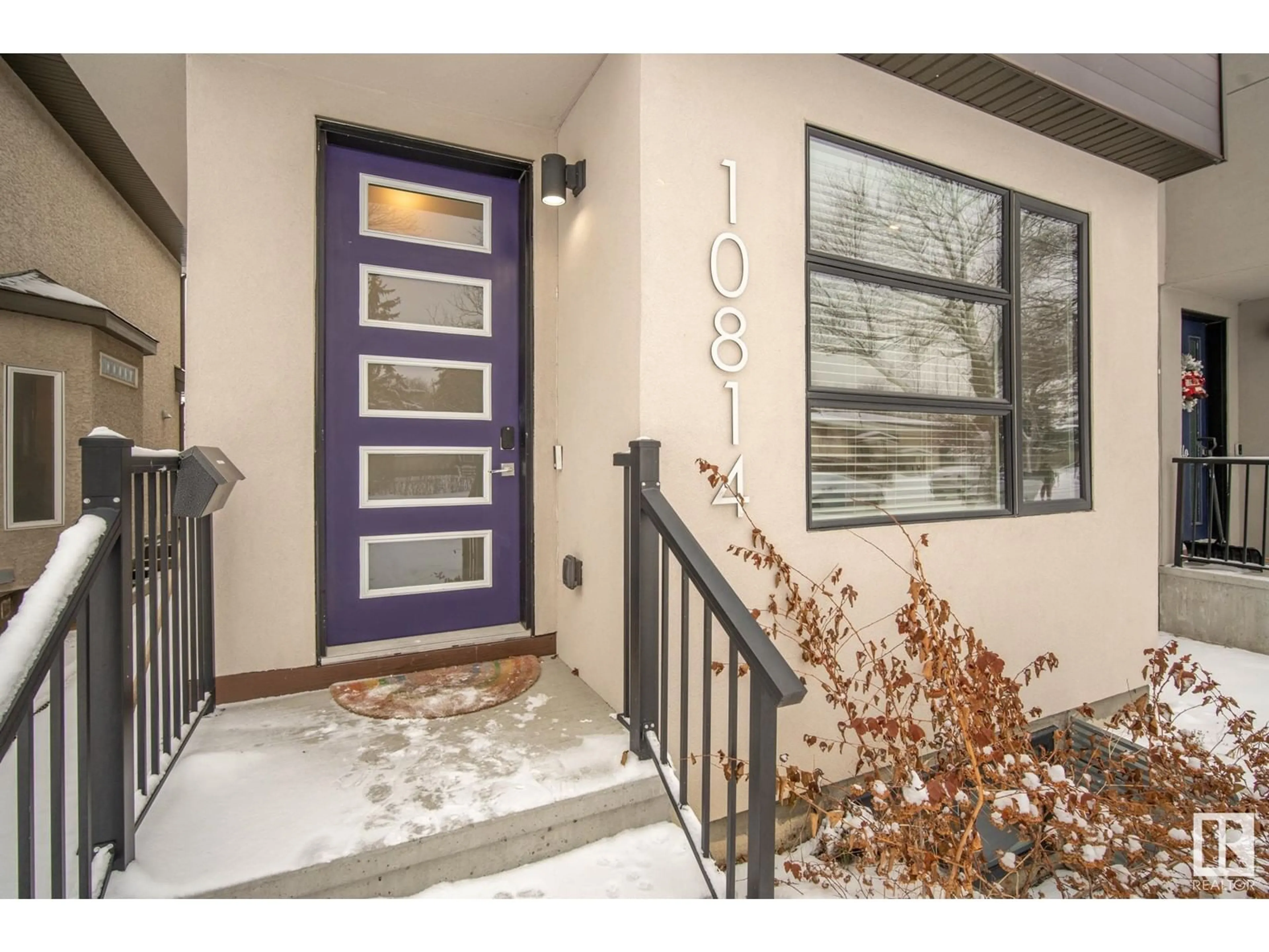 Indoor entryway for 10814 64 AV NW, Edmonton Alberta T6H1T2