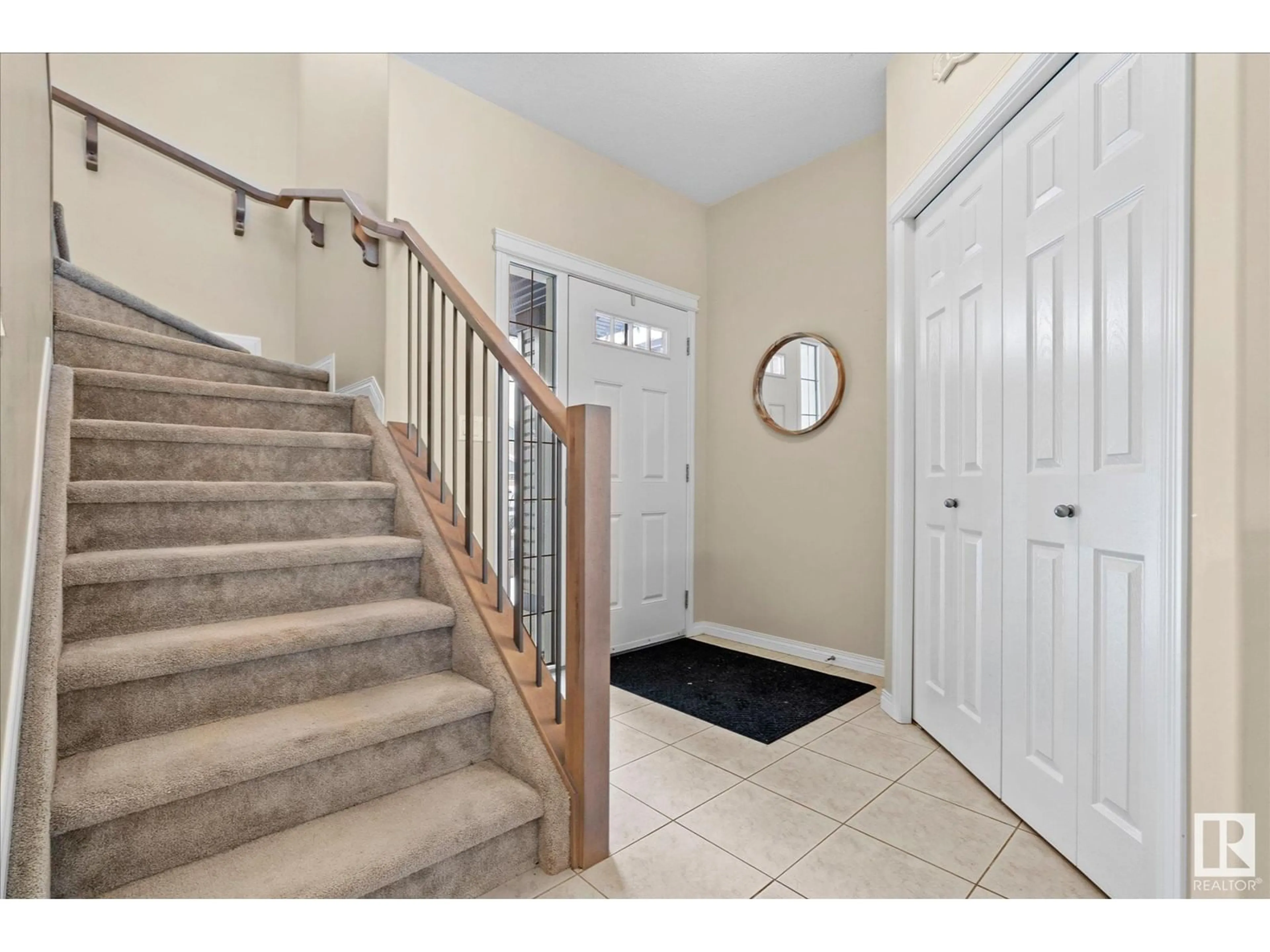 Indoor entryway for 176 HENDERSON LI, Spruce Grove Alberta T7X0C7