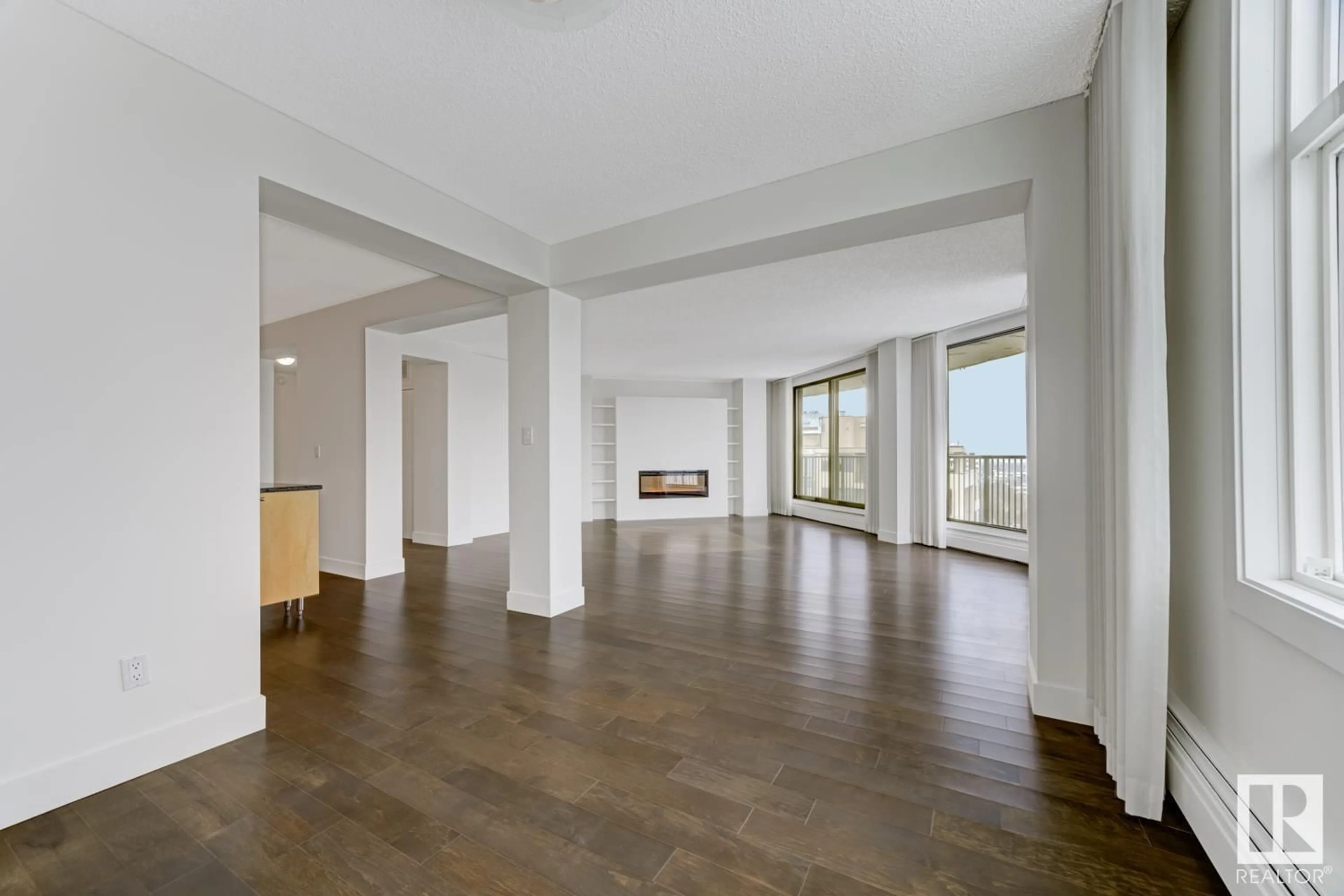 Indoor foyer for #1701 11710 100 AV NW, Edmonton Alberta T5K2G3