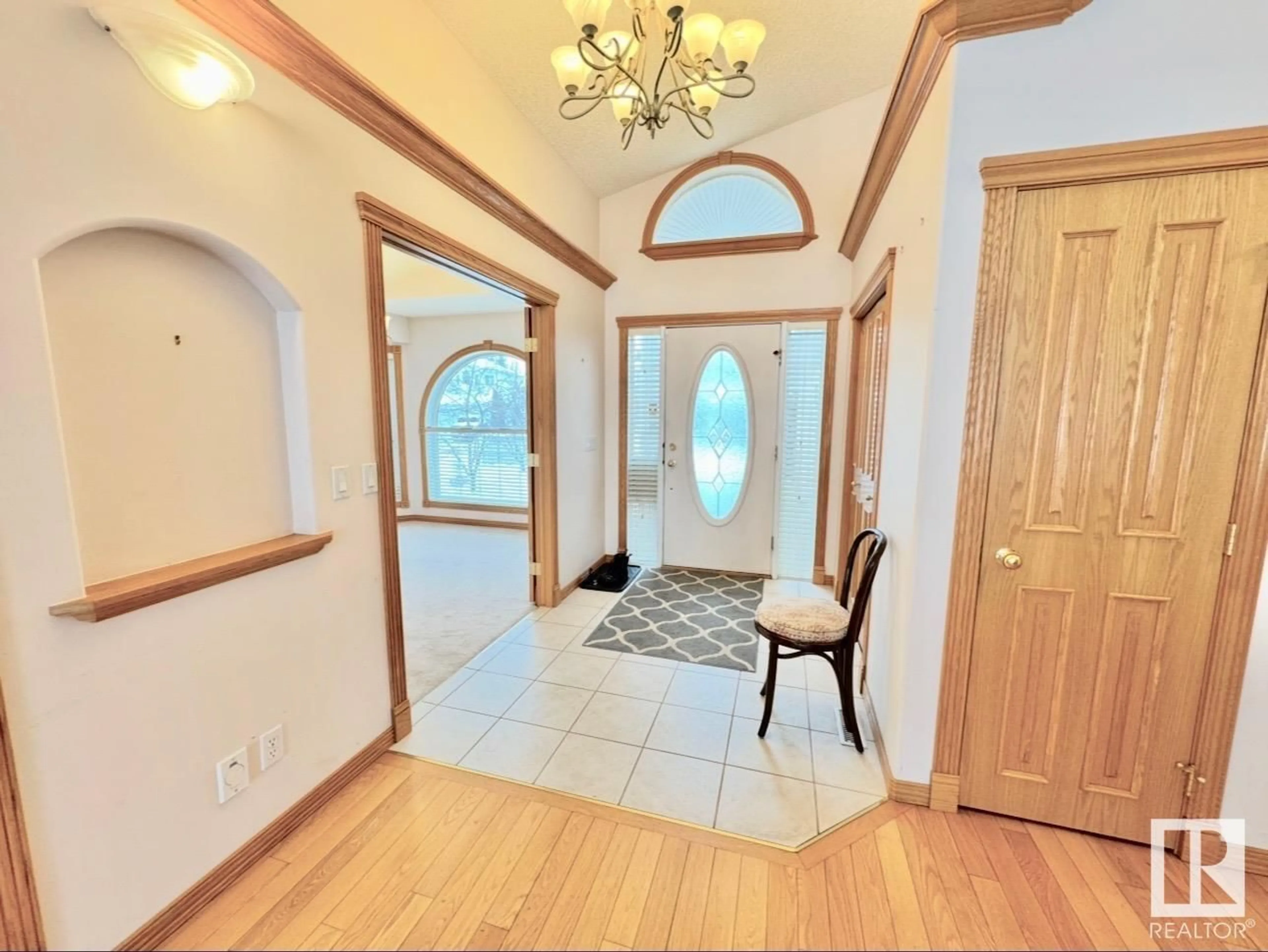 Indoor entryway for 16203 89 ST NW, Edmonton Alberta T5Z3M3