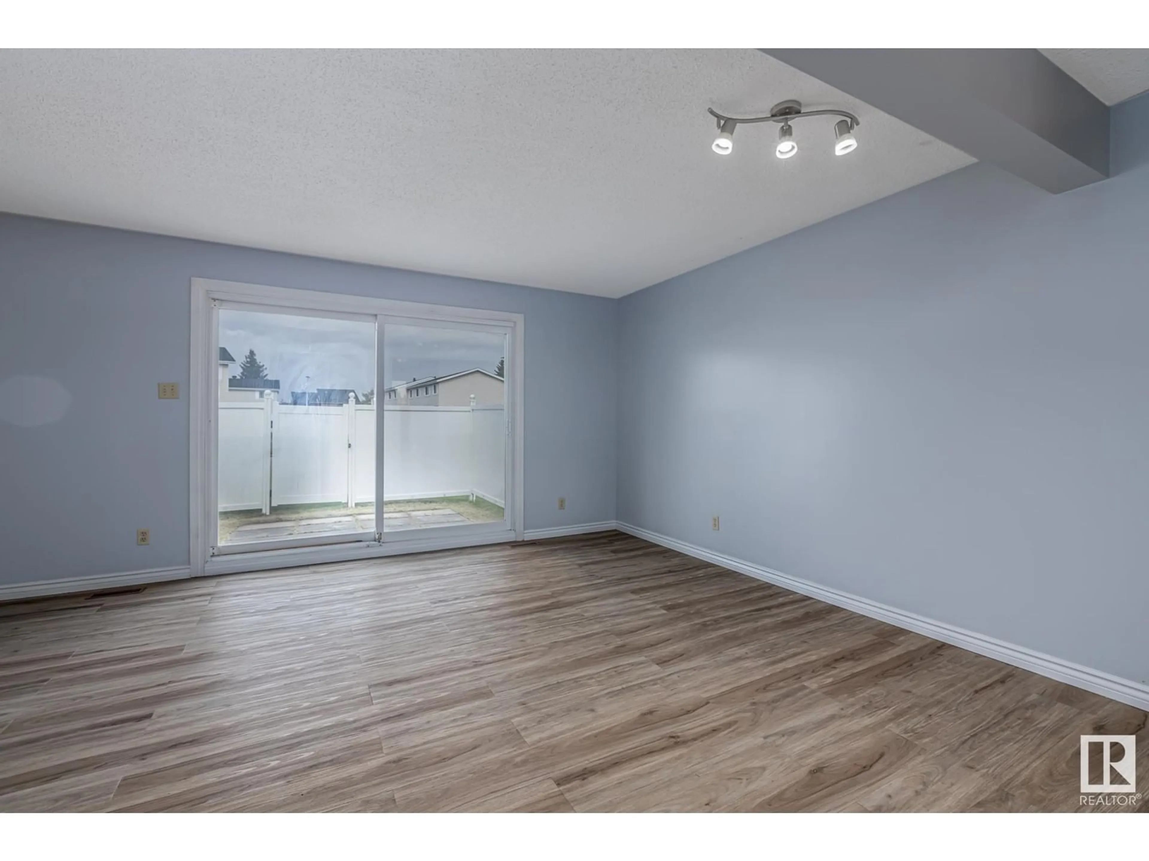 A pic of a room for 11520 139 AV NW, Edmonton Alberta T5X3L4