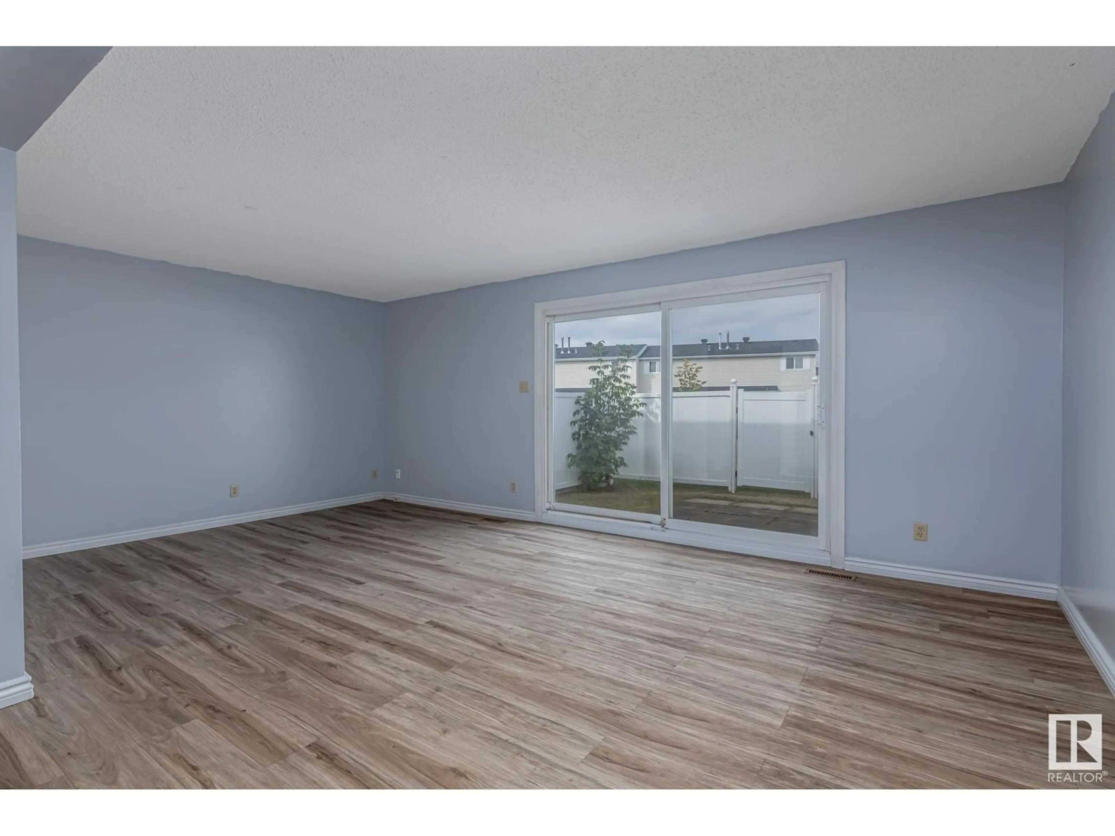 A pic of a room for 11520 139 AV NW, Edmonton Alberta T5X3L4