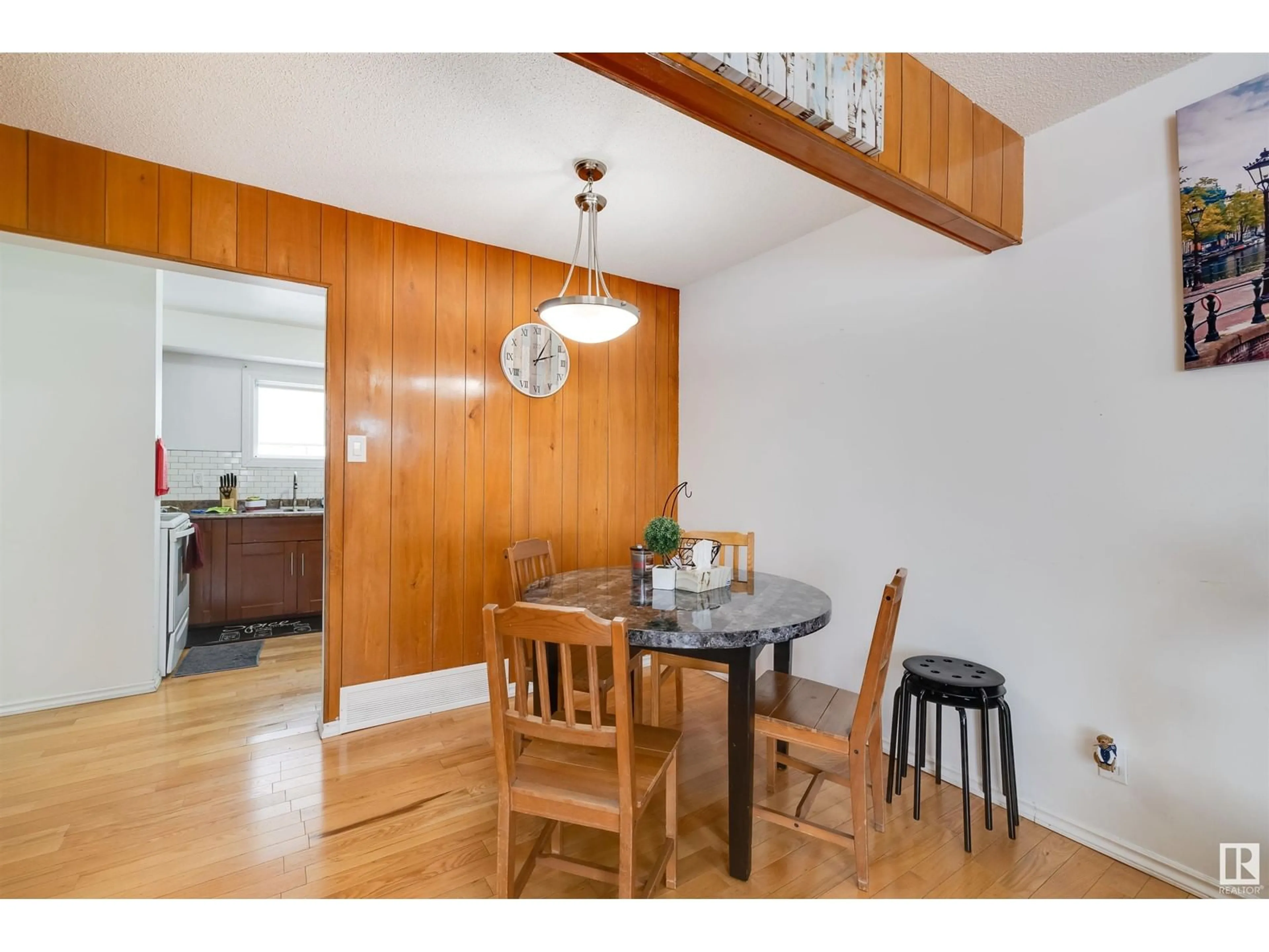 Dining room, wood/laminate floor for 10632 51 AV NW, Edmonton Alberta T6H0L1