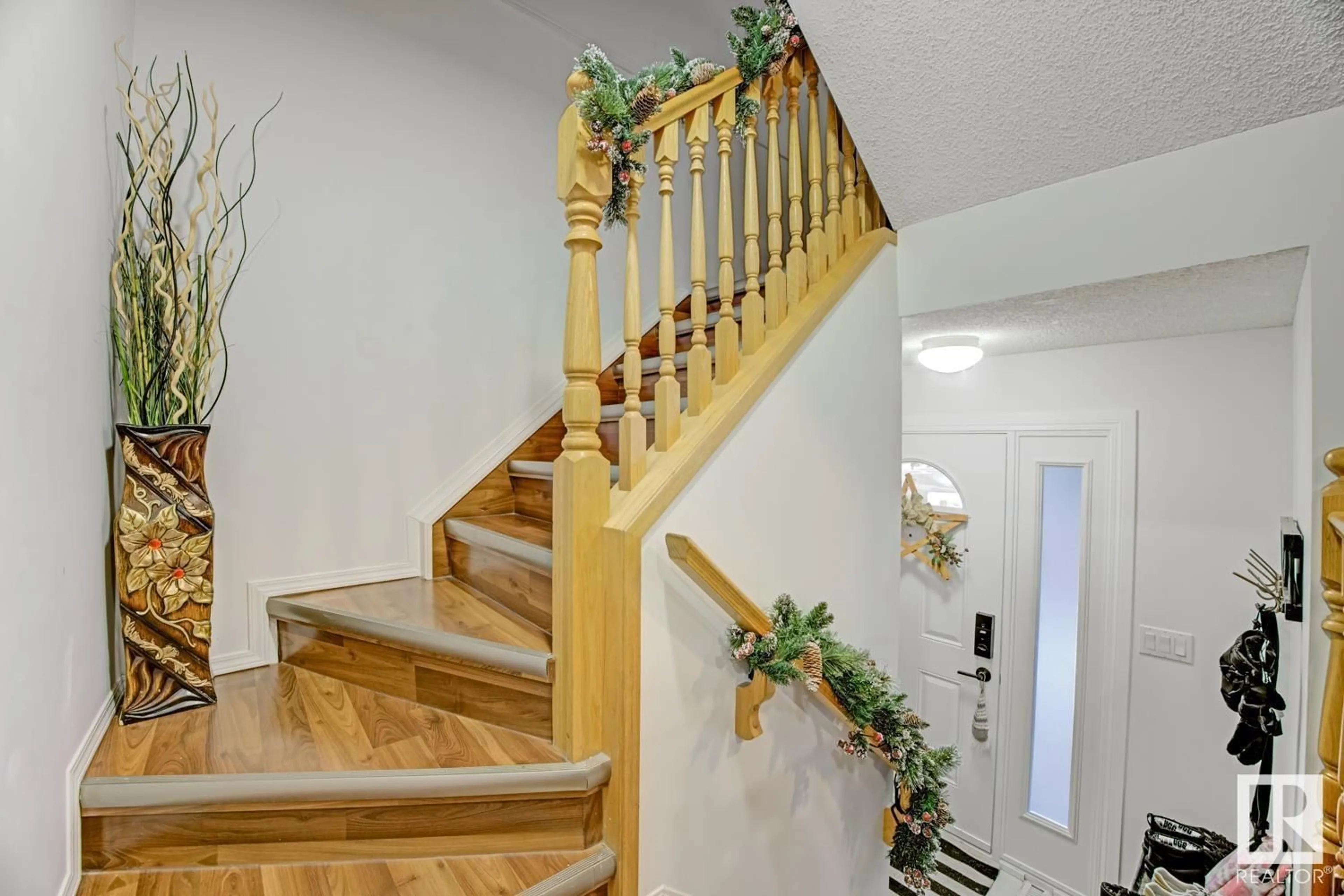 Stairs for 7318 109 ST NW, Edmonton Alberta T6G2T6