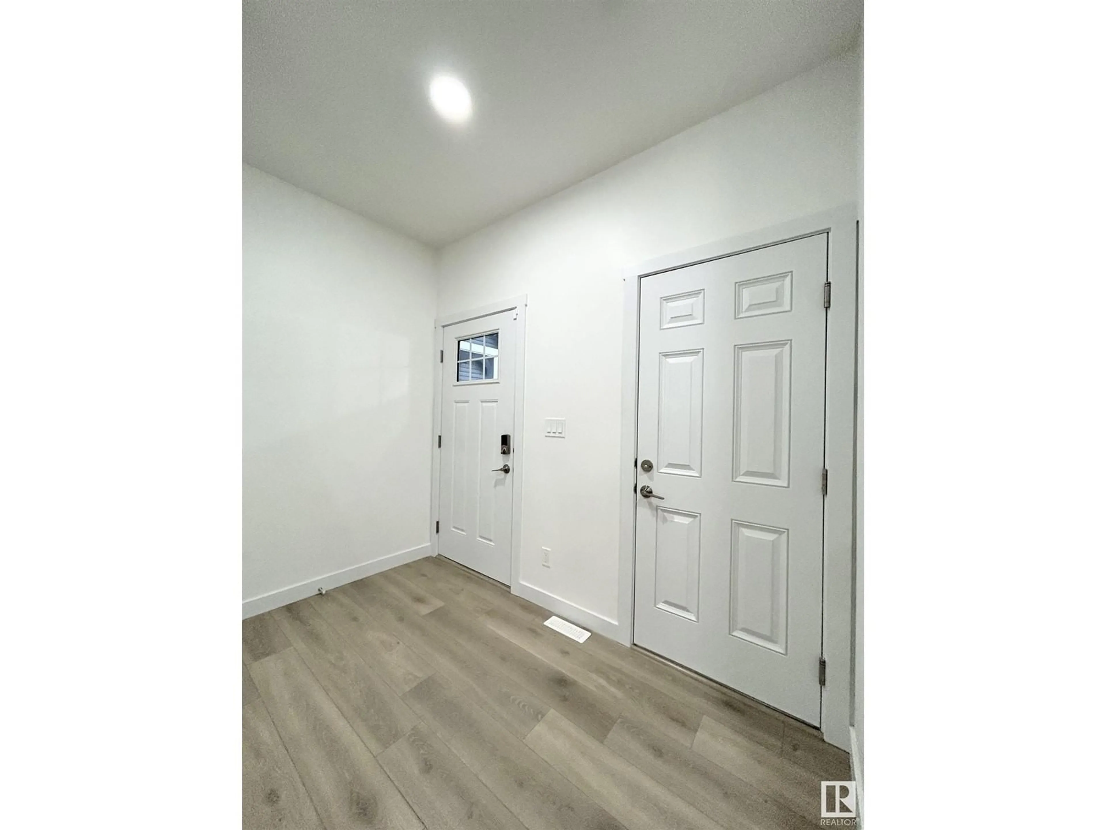 Indoor entryway for 19720 29 AV NW NW, Edmonton Alberta T6M1M2