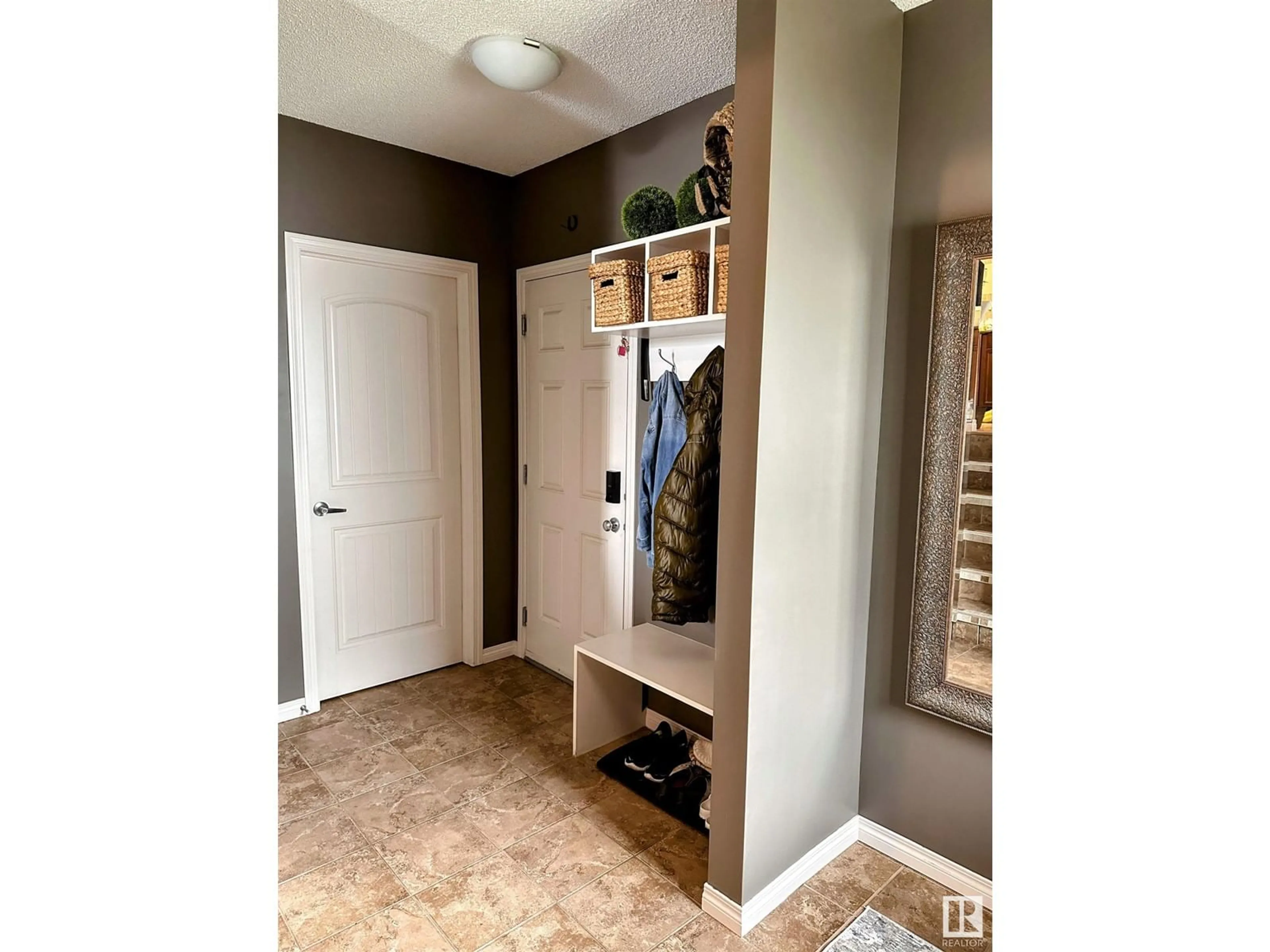 Indoor entryway for 84 AUSTIN CT, Spruce Grove Alberta T7X0N4