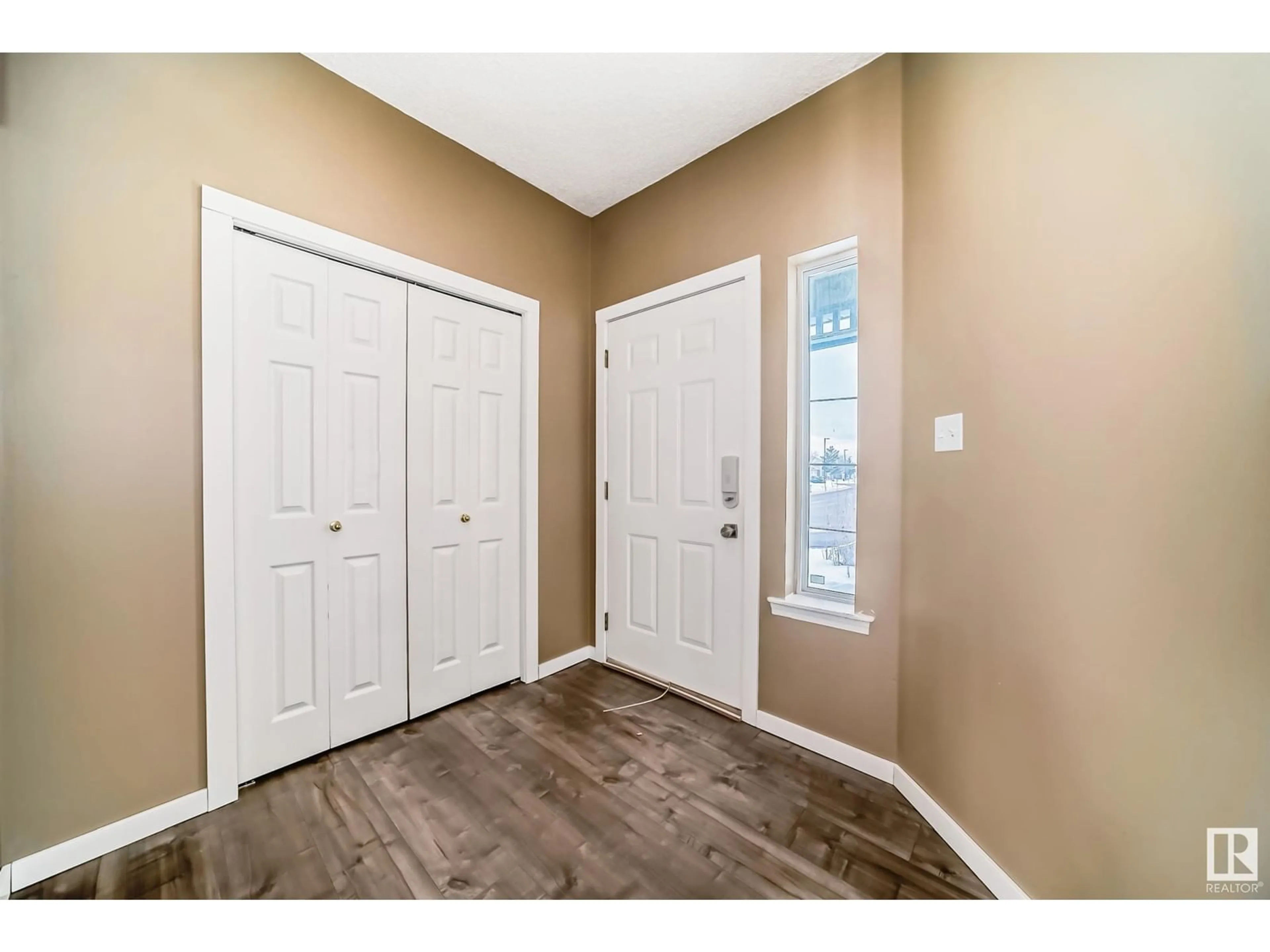 Indoor entryway for 16403 91 ST NW, Edmonton Alberta T5Z3H7