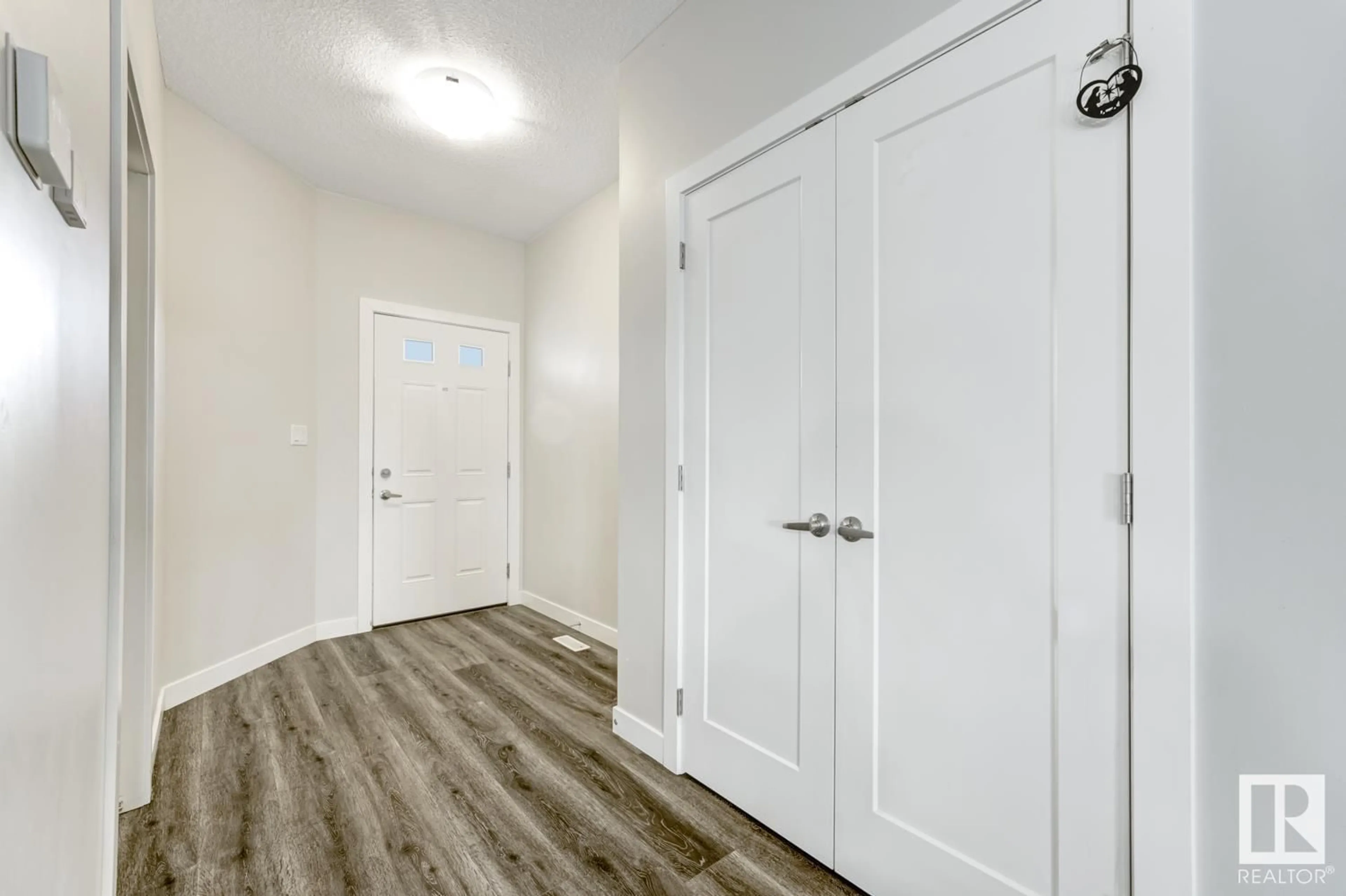 Indoor entryway for 20722 99A AV NW, Edmonton Alberta T5T3M9