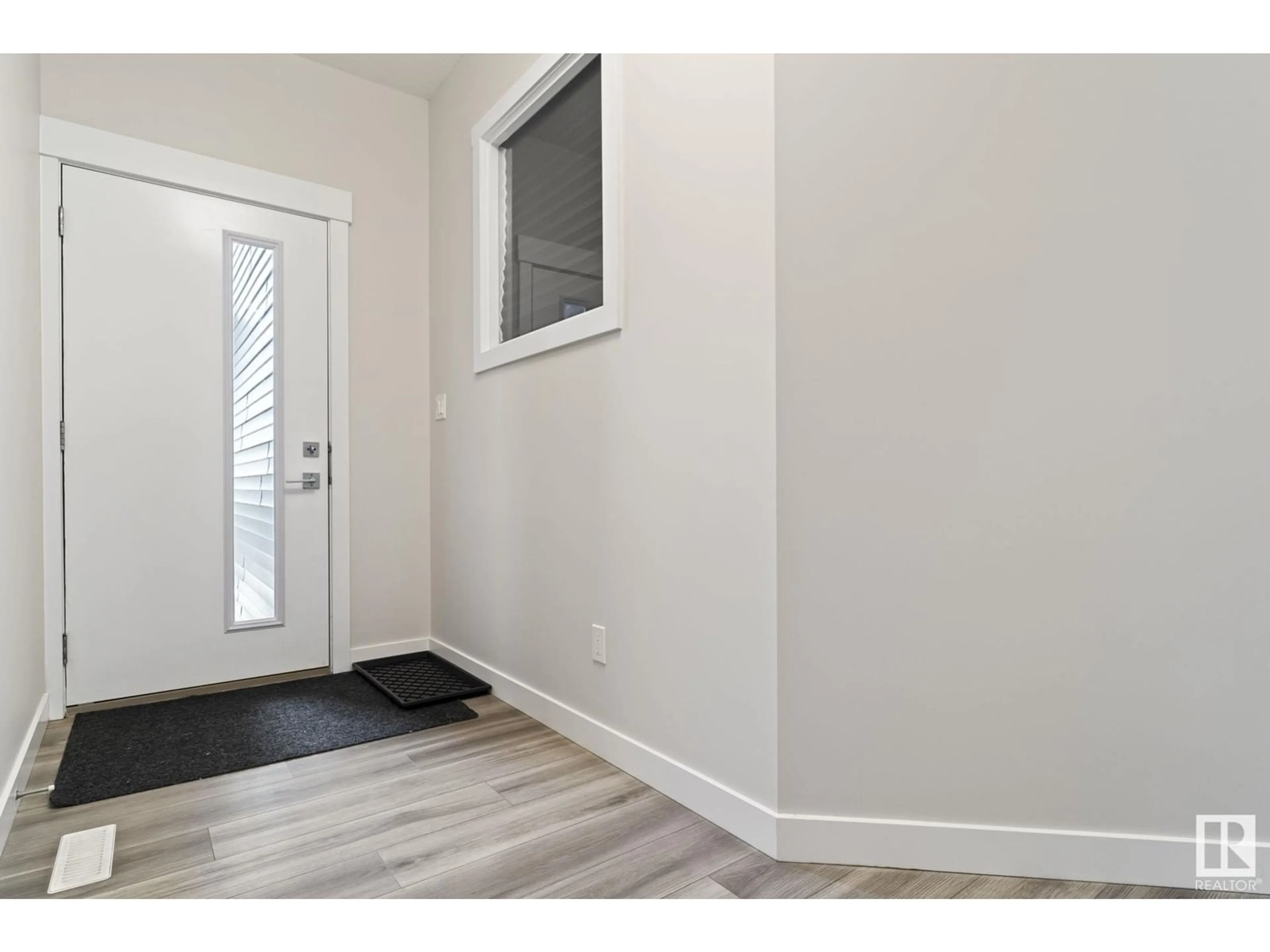 Indoor entryway for 9232 222 ST NW, Edmonton Alberta T5T7P2