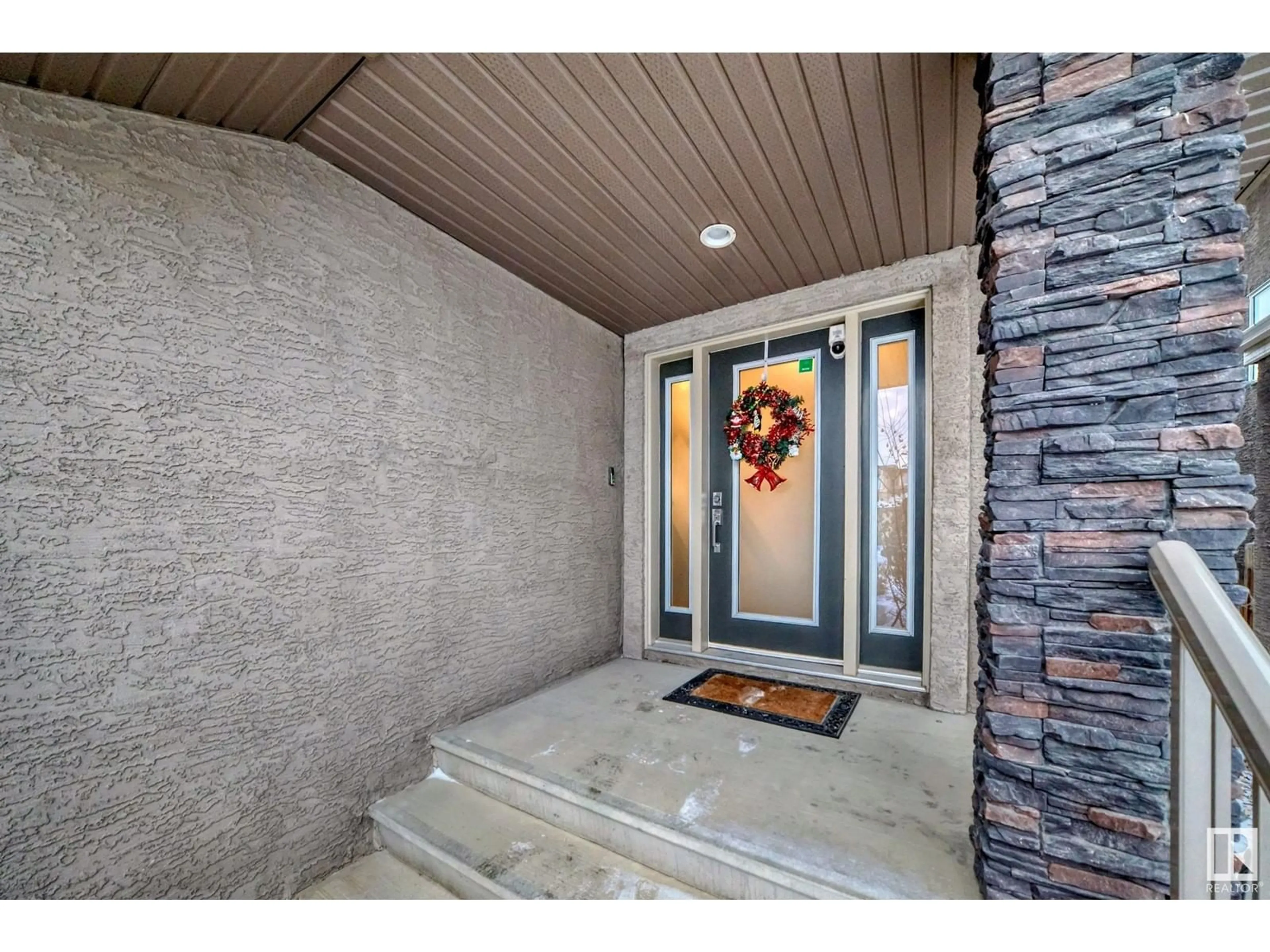 Indoor entryway for 8920 181 AV NW, Edmonton Alberta T5Z0J5