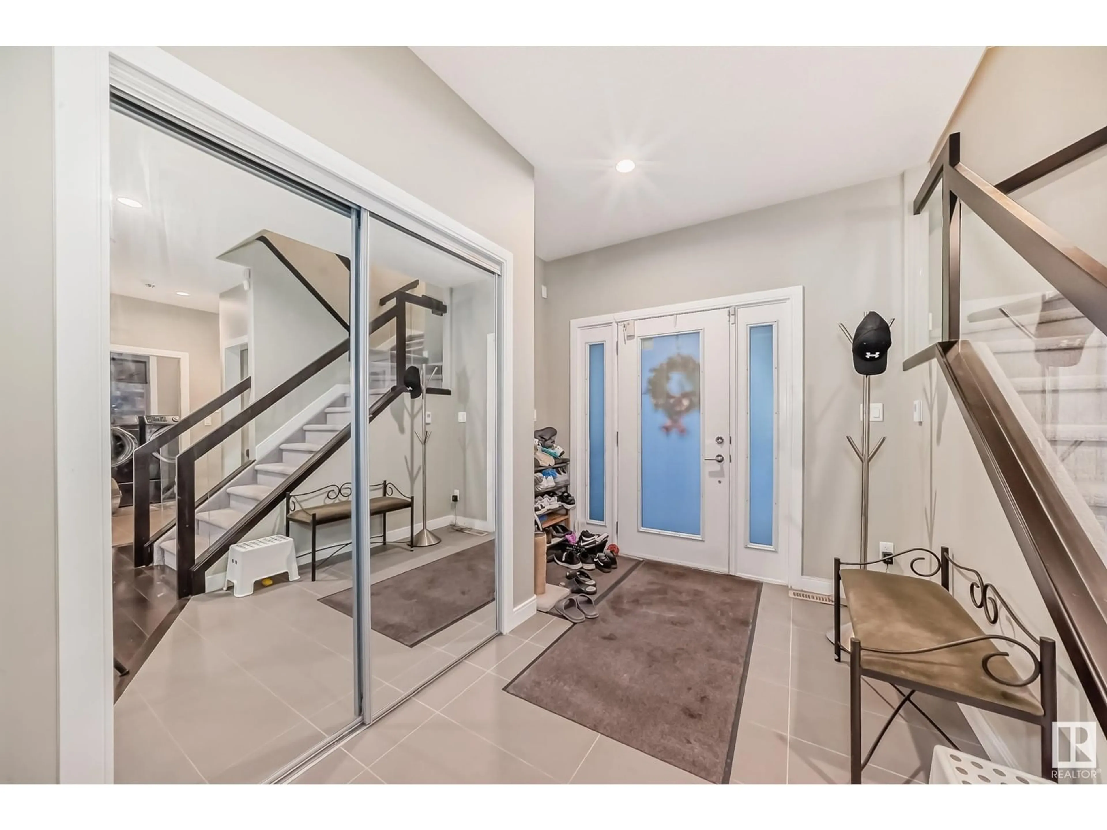 Indoor entryway for 8920 181 AV NW, Edmonton Alberta T5Z0J5