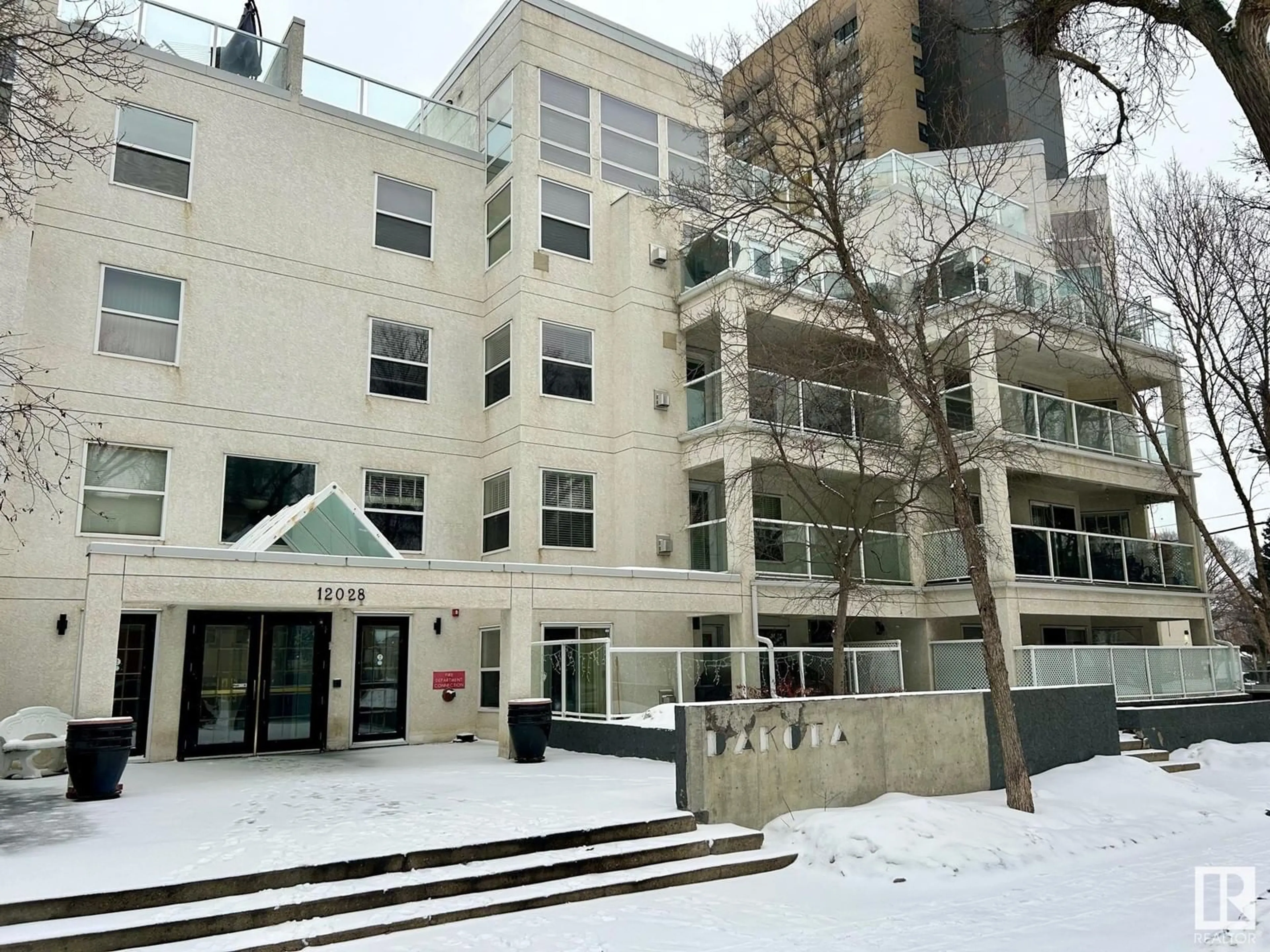 Indoor foyer for #404 12028 103 AV NW, Edmonton Alberta T5K2T9