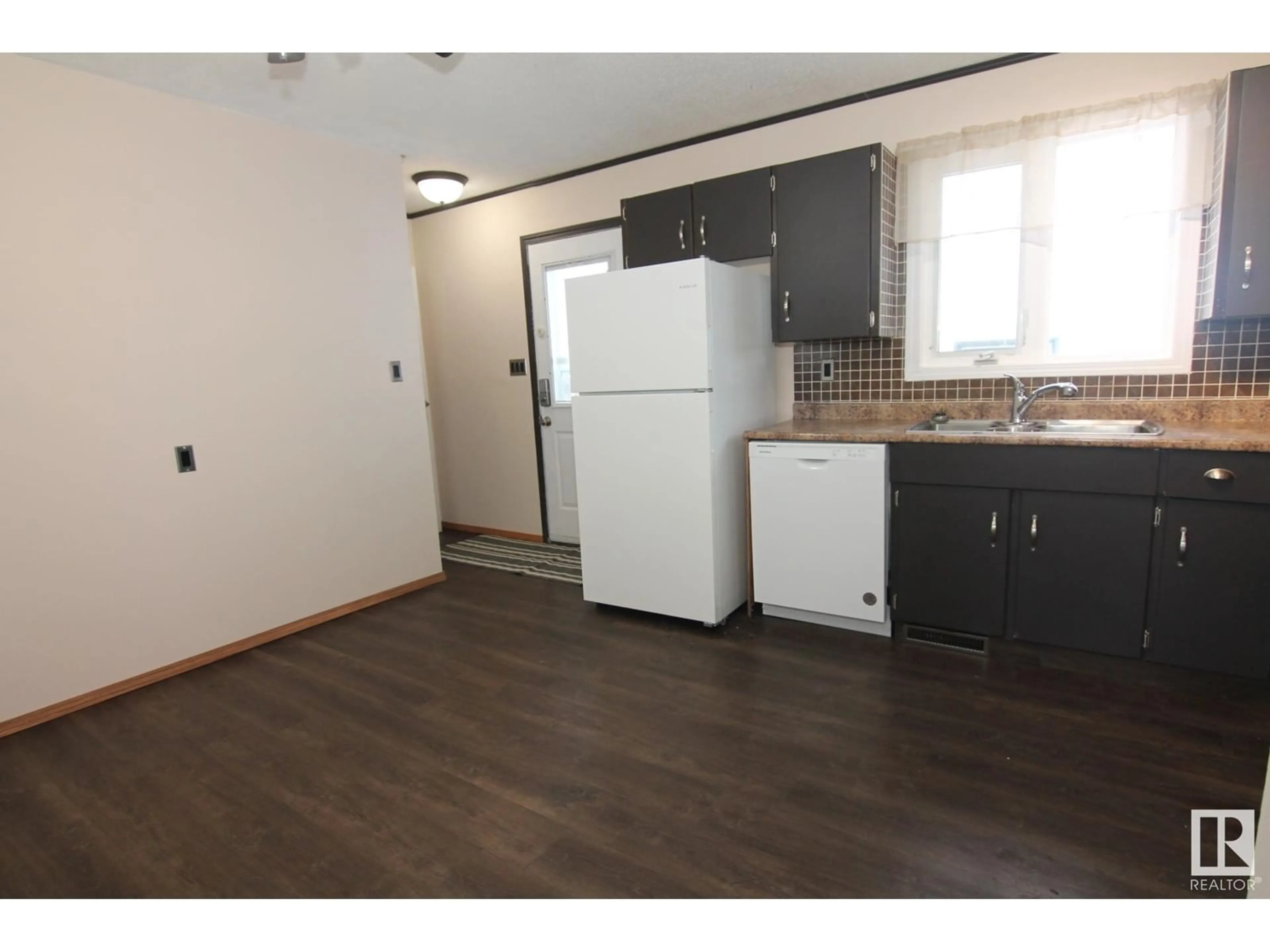 Standard kitchen, wood/laminate floor for 4201 73 ST, Camrose Alberta T4V3L7