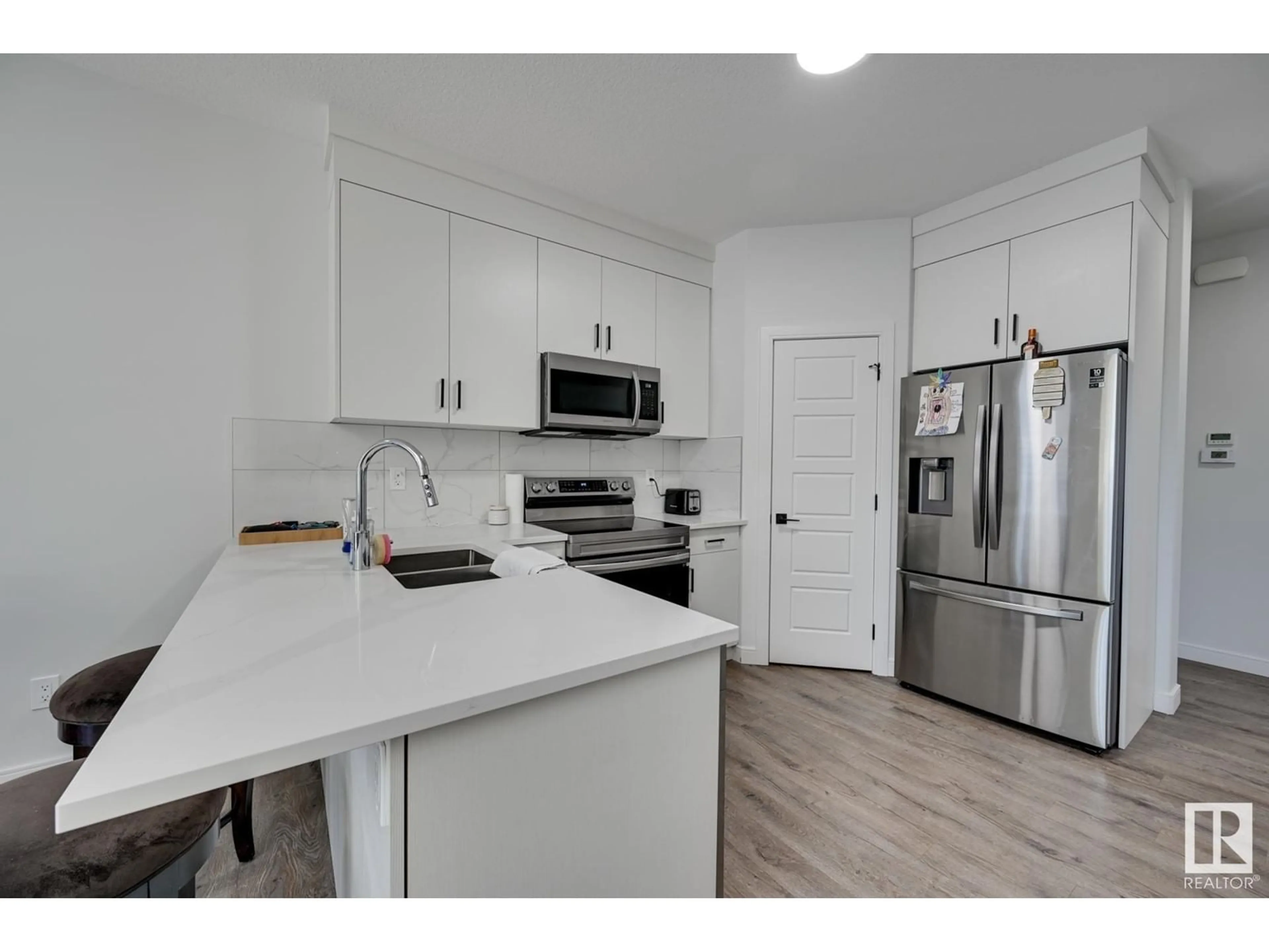 Standard kitchen, unknown for 621 GLENRIDDING RAVINE DR SW, Edmonton Alberta T6W4N9