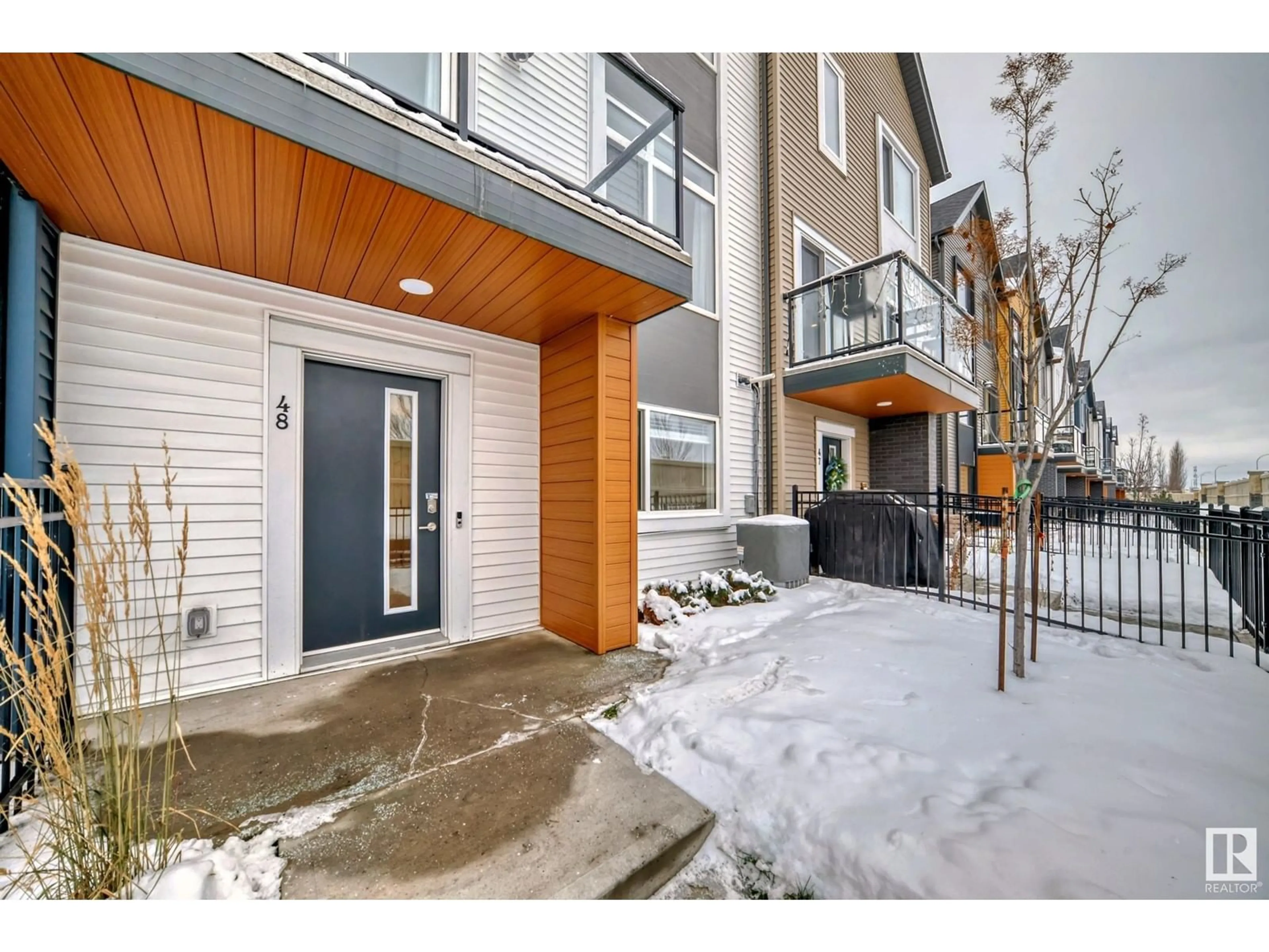 Indoor entryway for #48 1010 RABBIT HILL RD SW, Edmonton Alberta T6W4G7