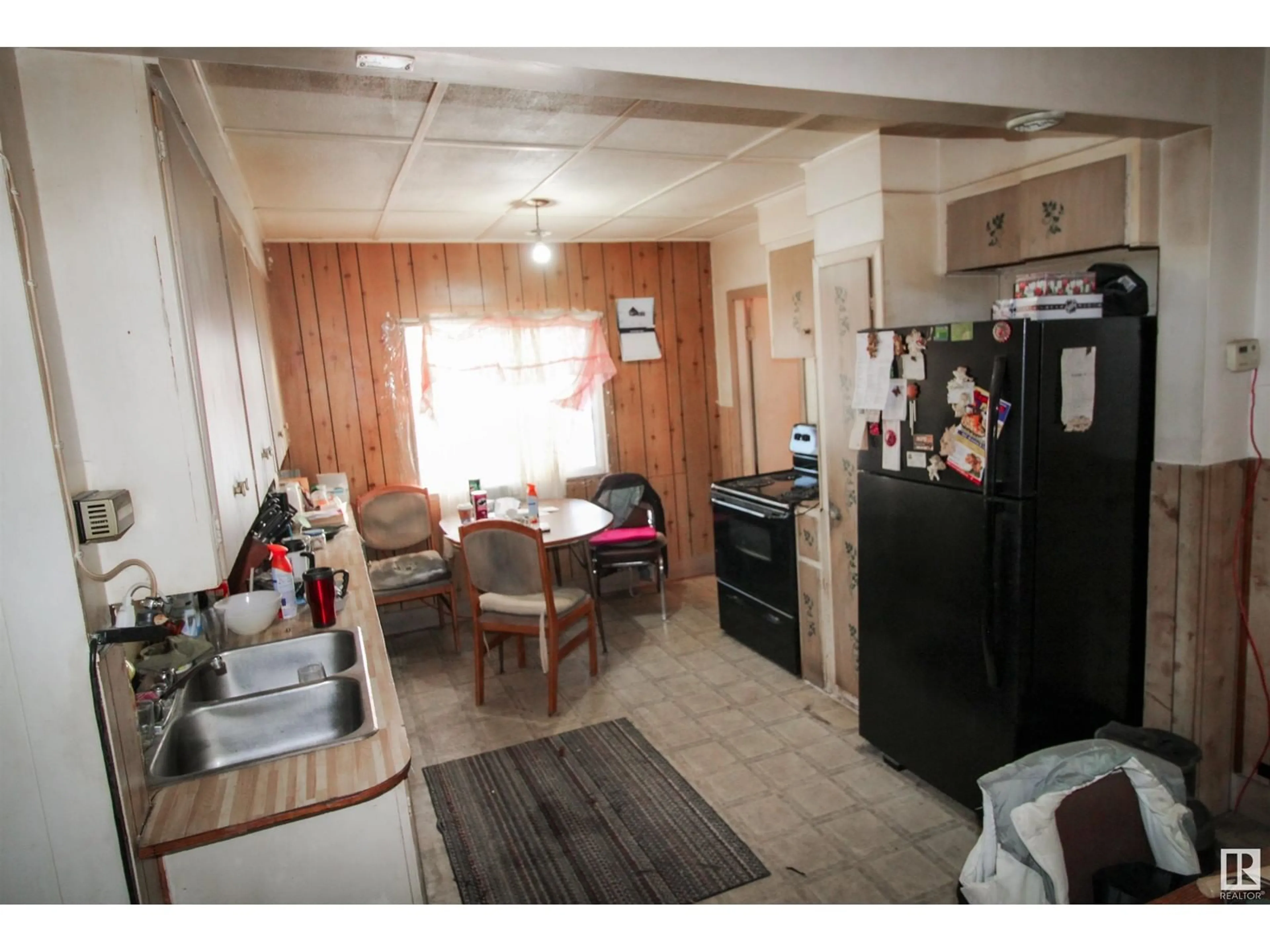 Standard kitchen, unknown for 4902 48 AV, St. Paul Town Alberta T0A3A2