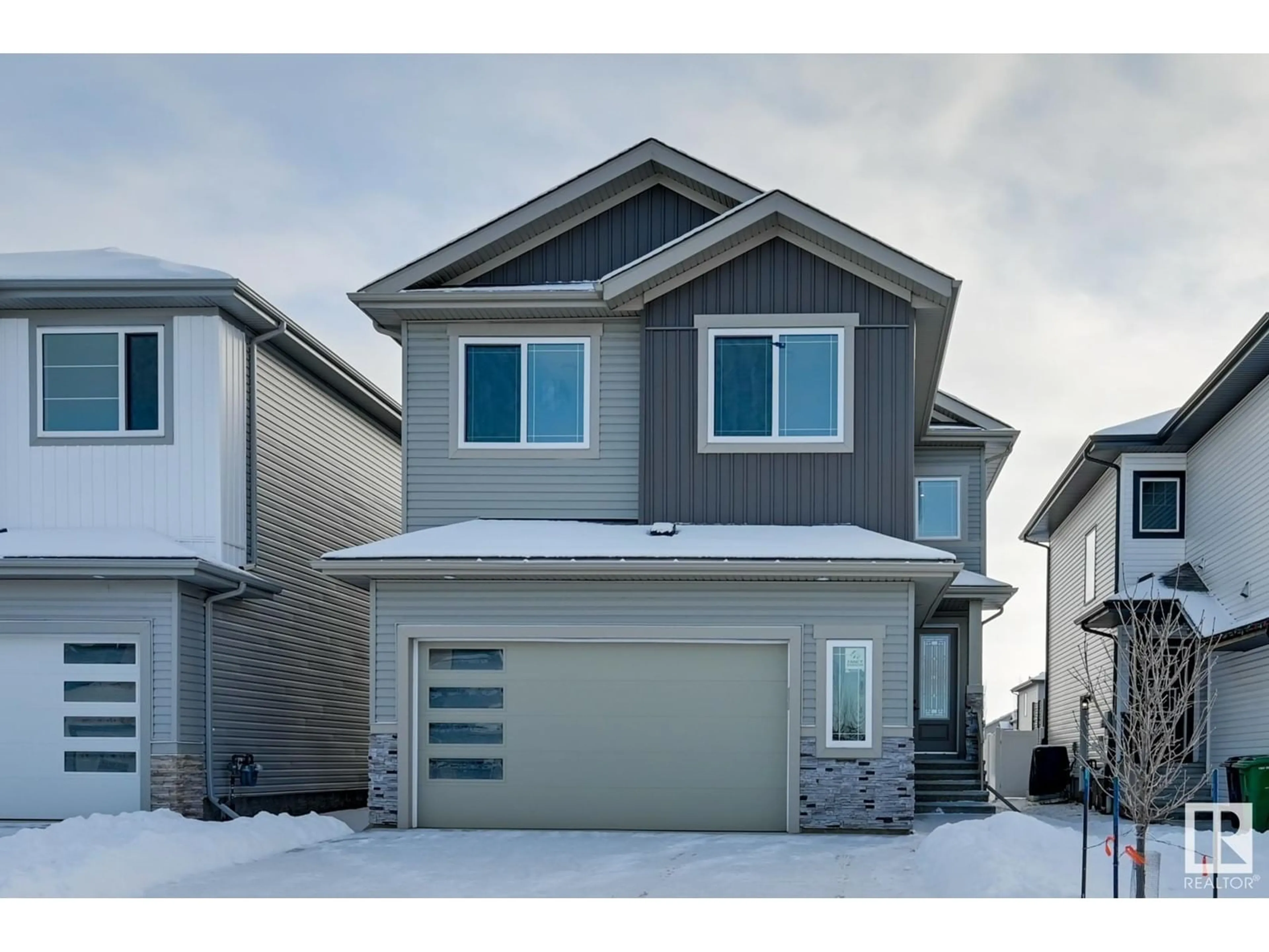 Home with vinyl exterior material, street for 99 ELM ST, Fort Saskatchewan Alberta T8L0X8