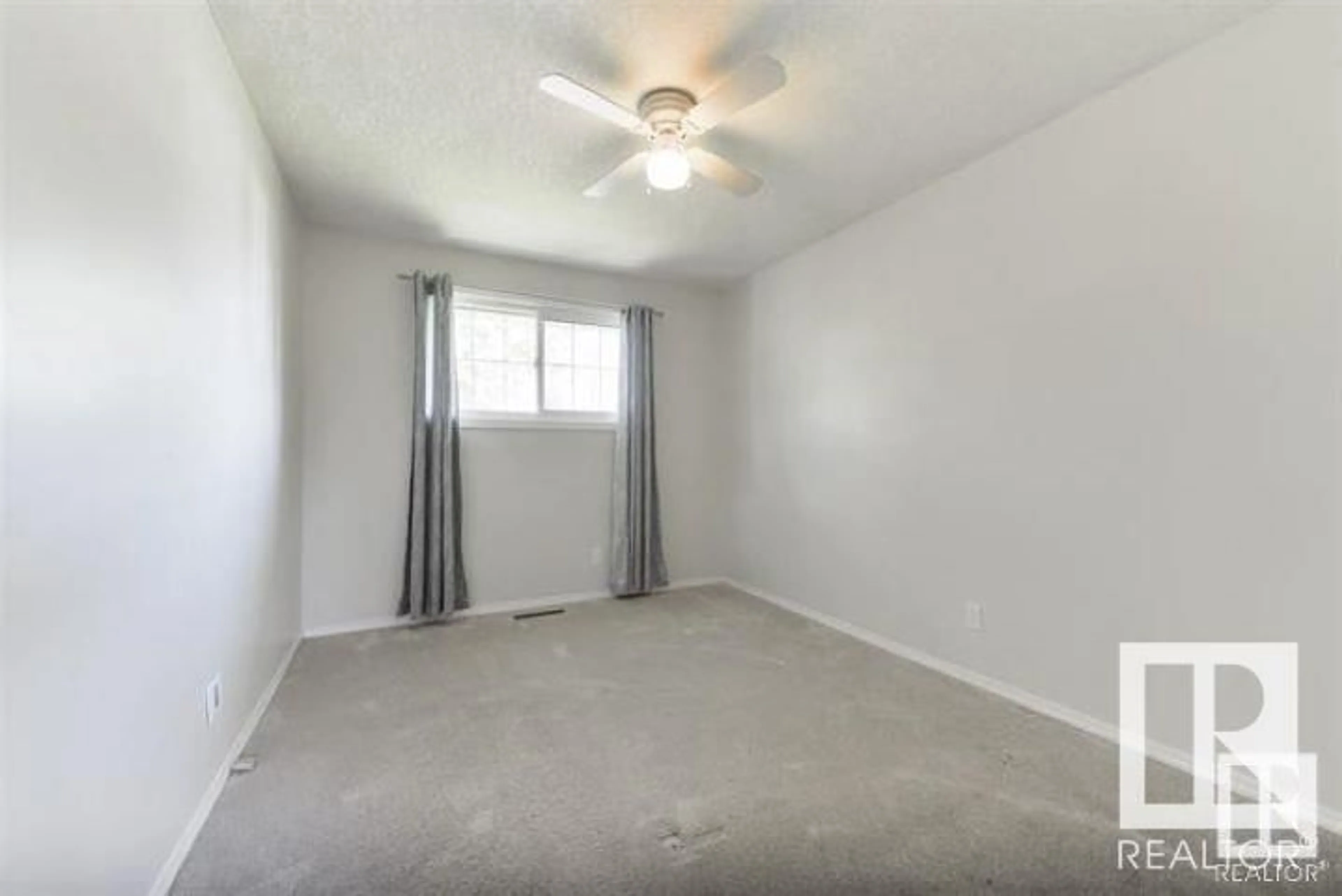 A pic of a room for 9326 168 ST NW, Edmonton Alberta T5R2W3