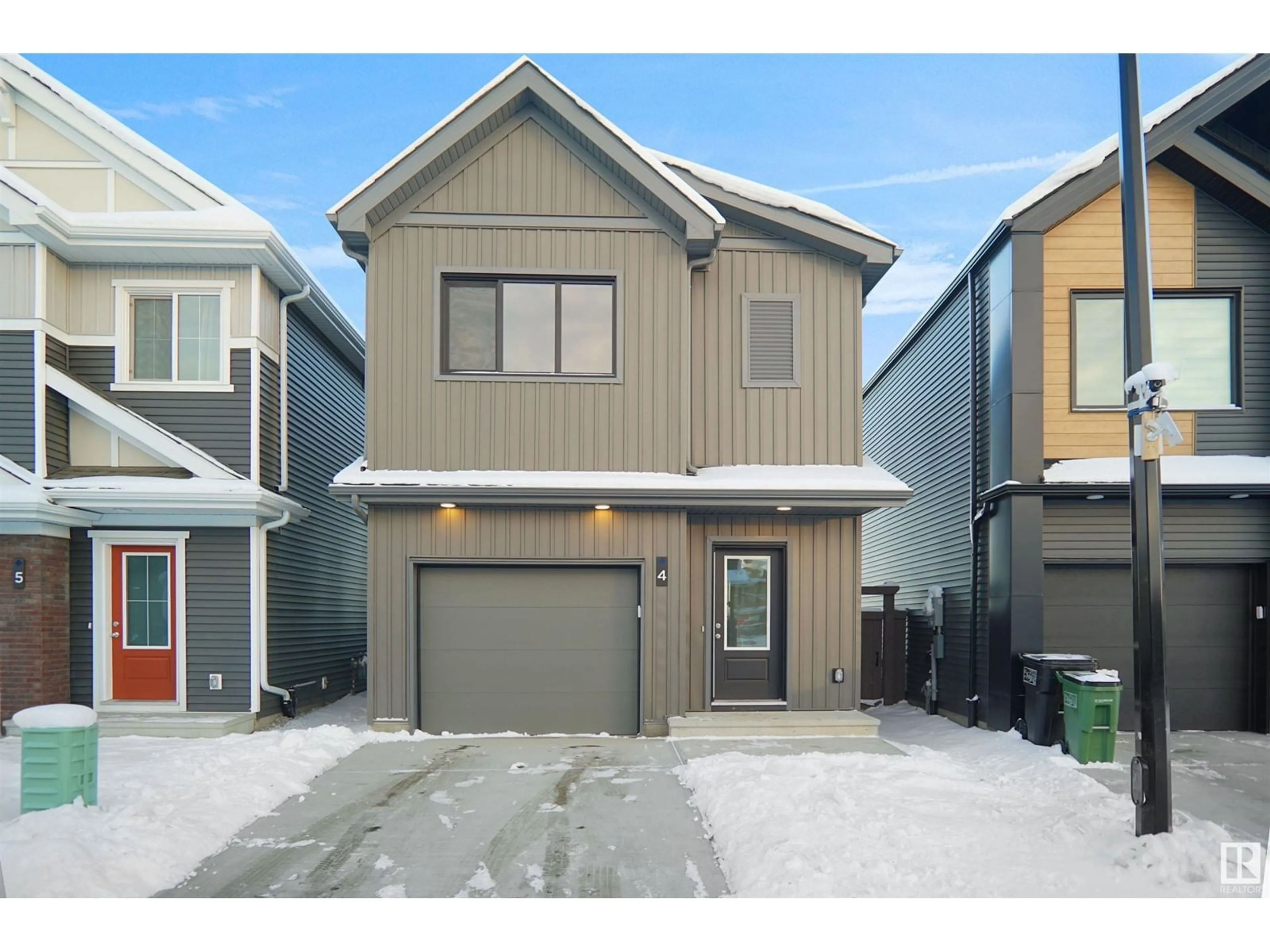 Home with vinyl exterior material, street for 22 Aster DR NW, Edmonton Alberta T6T2N8