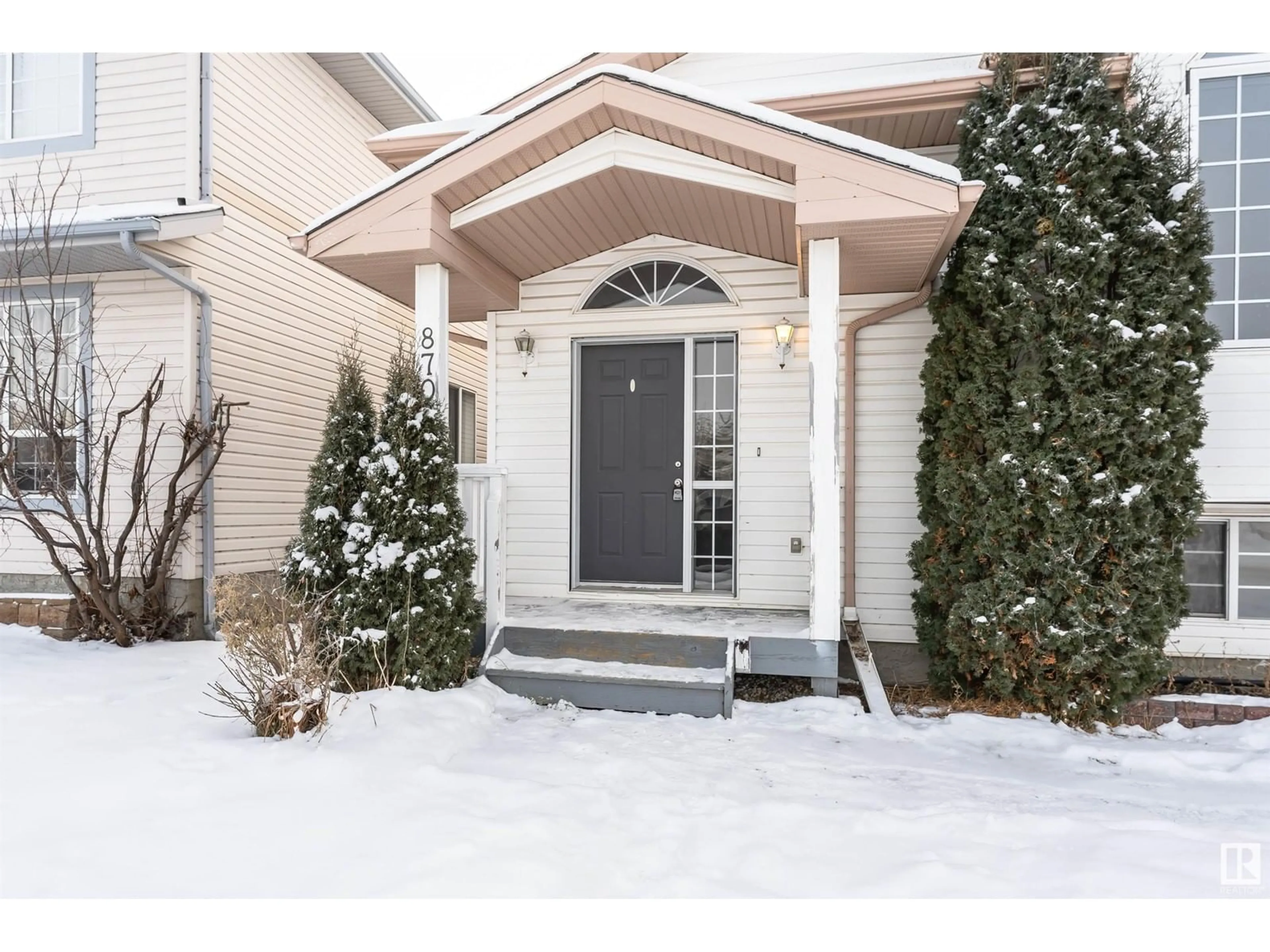 Indoor entryway for 8709 99 AV, Morinville Alberta T8R1S8