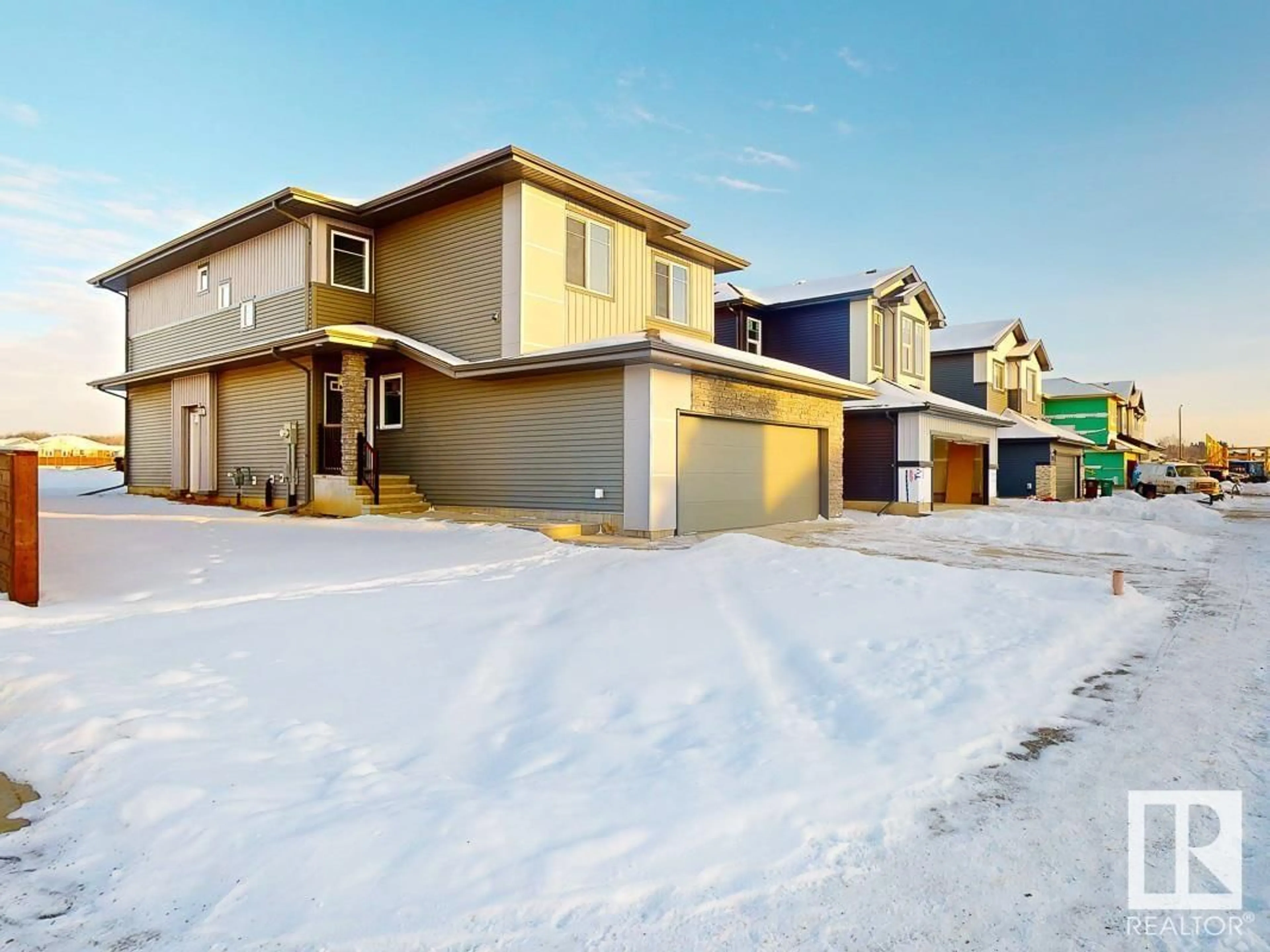 Home with vinyl exterior material, street for 32 ROSEWOOD WY, St. Albert Alberta T8N7Y8