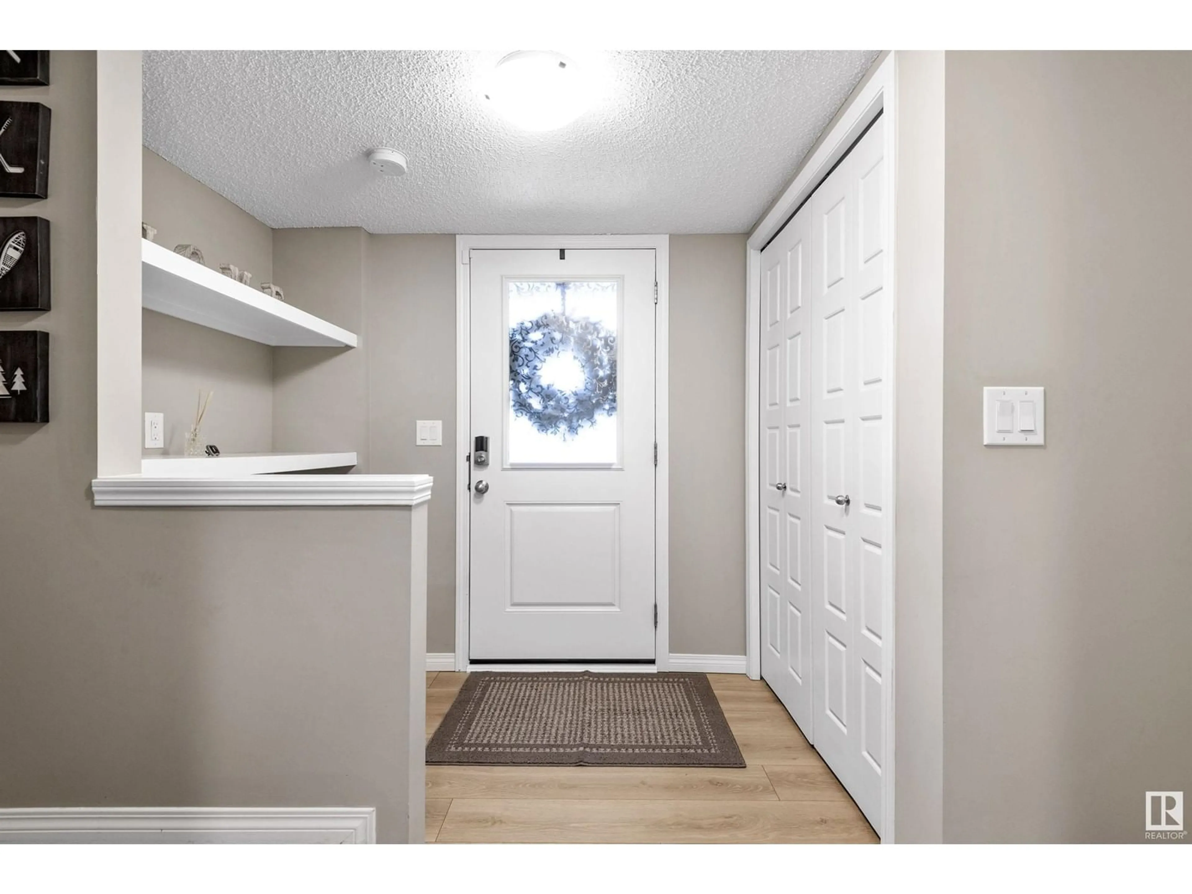 Indoor entryway for 20126 18A AV NW NW, Edmonton Alberta T6M0X9