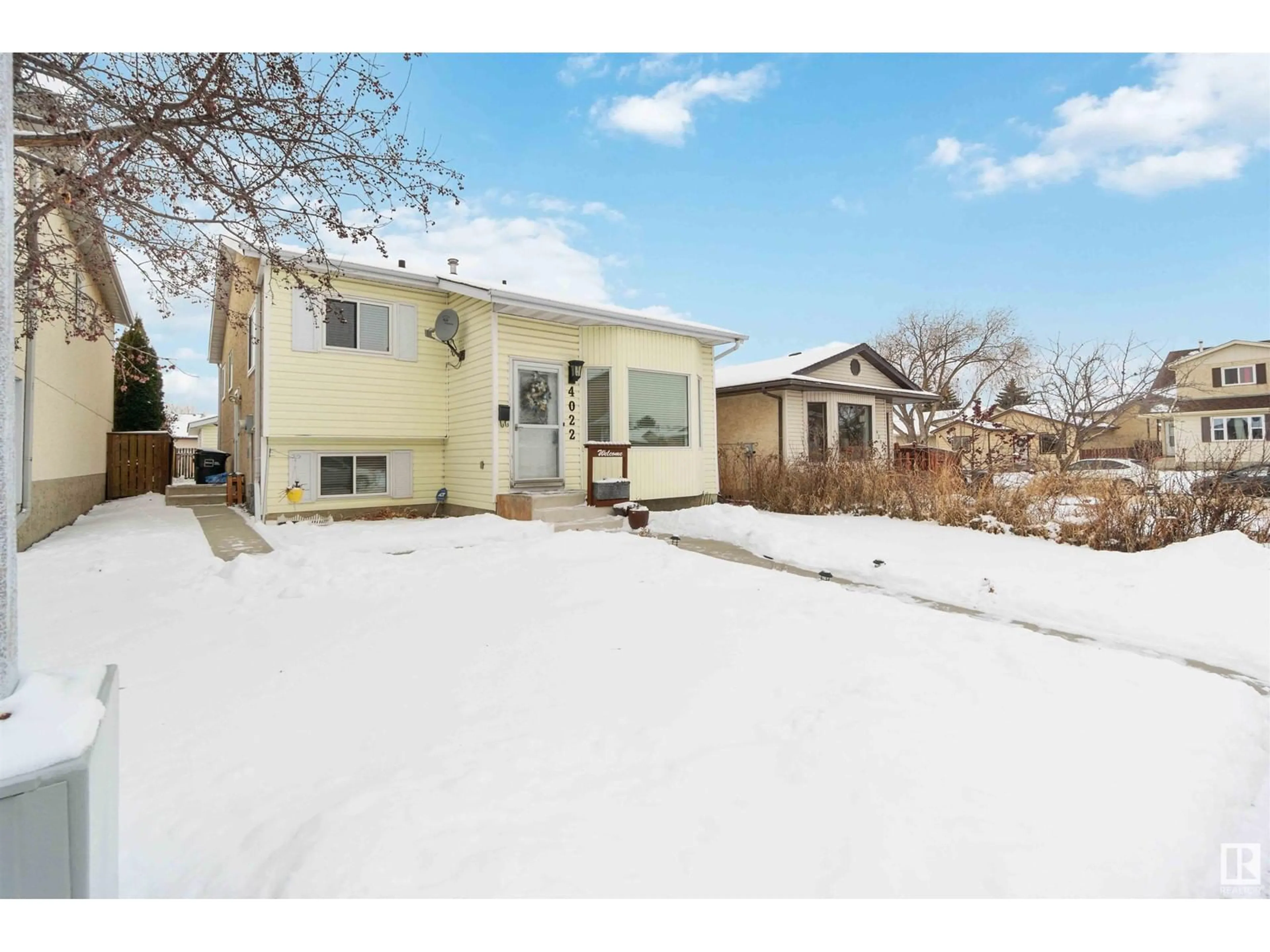 A pic from outside/outdoor area/front of a property/back of a property/a pic from drone, street for 4022 37 ST NW, Edmonton Alberta T6L6H2