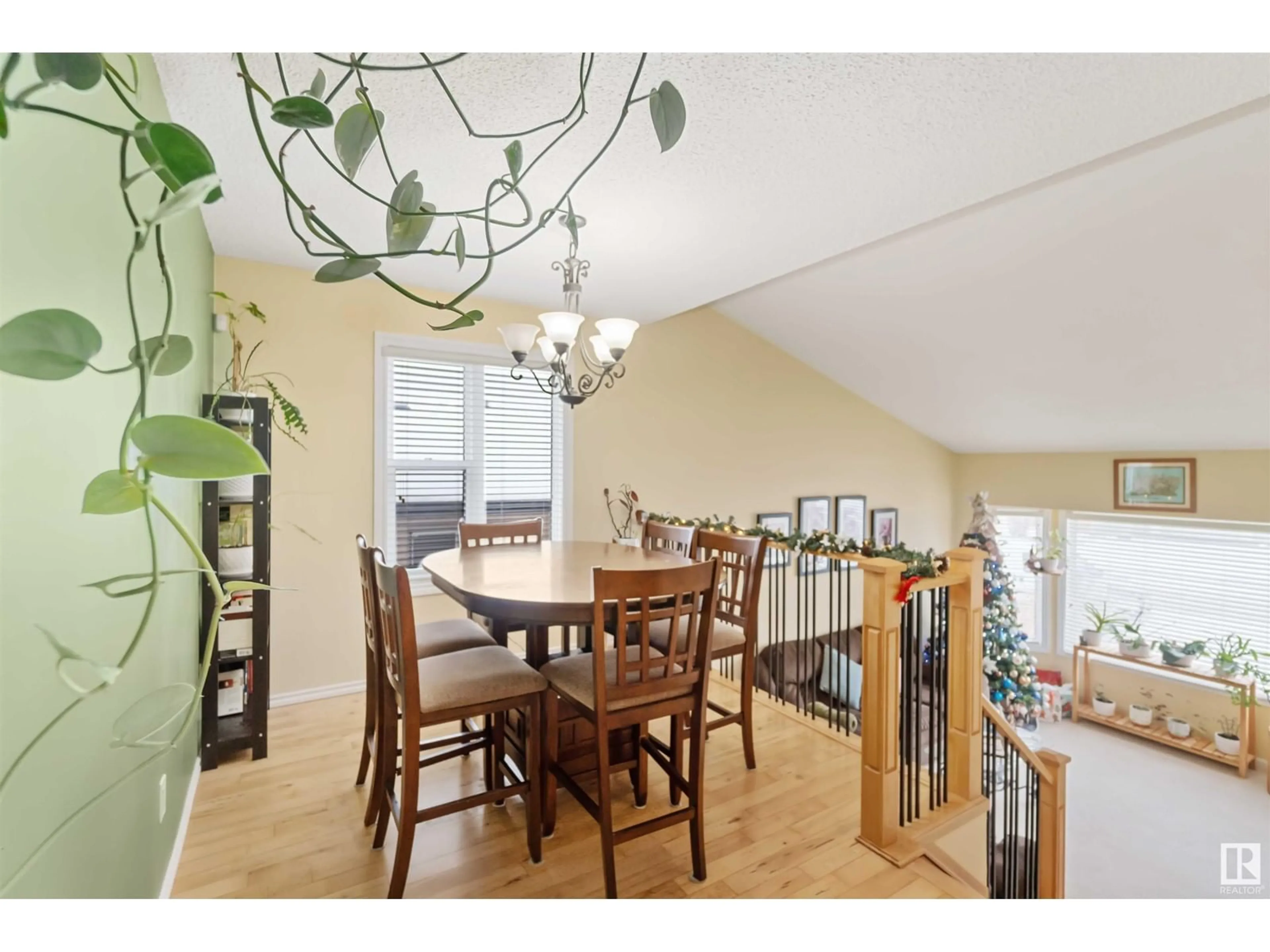 Dining room, wood/laminate floor for 4022 37 ST NW, Edmonton Alberta T6L6H2