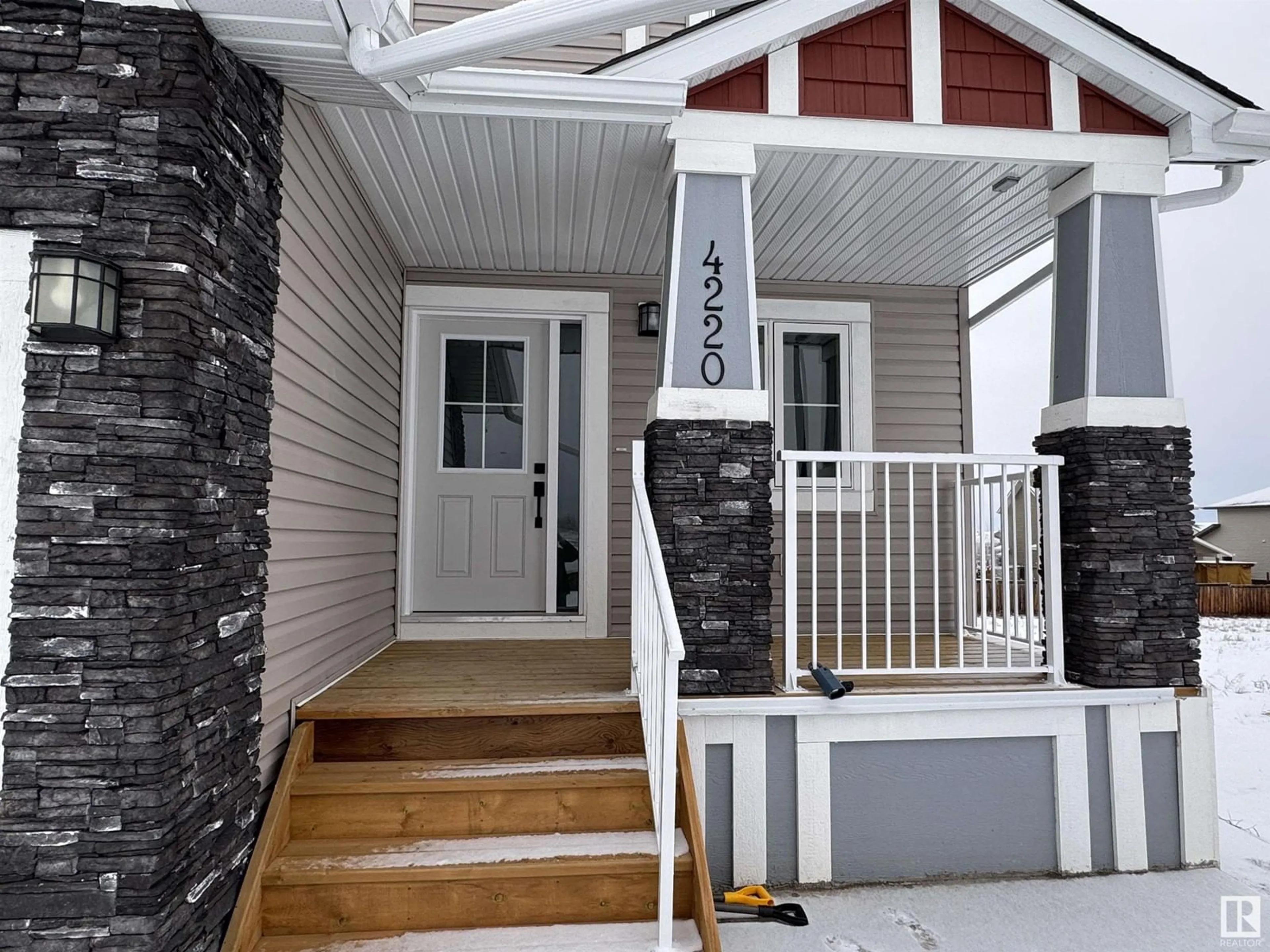 Indoor entryway for 4220 41B AV, Drayton Valley Alberta T7A1G3