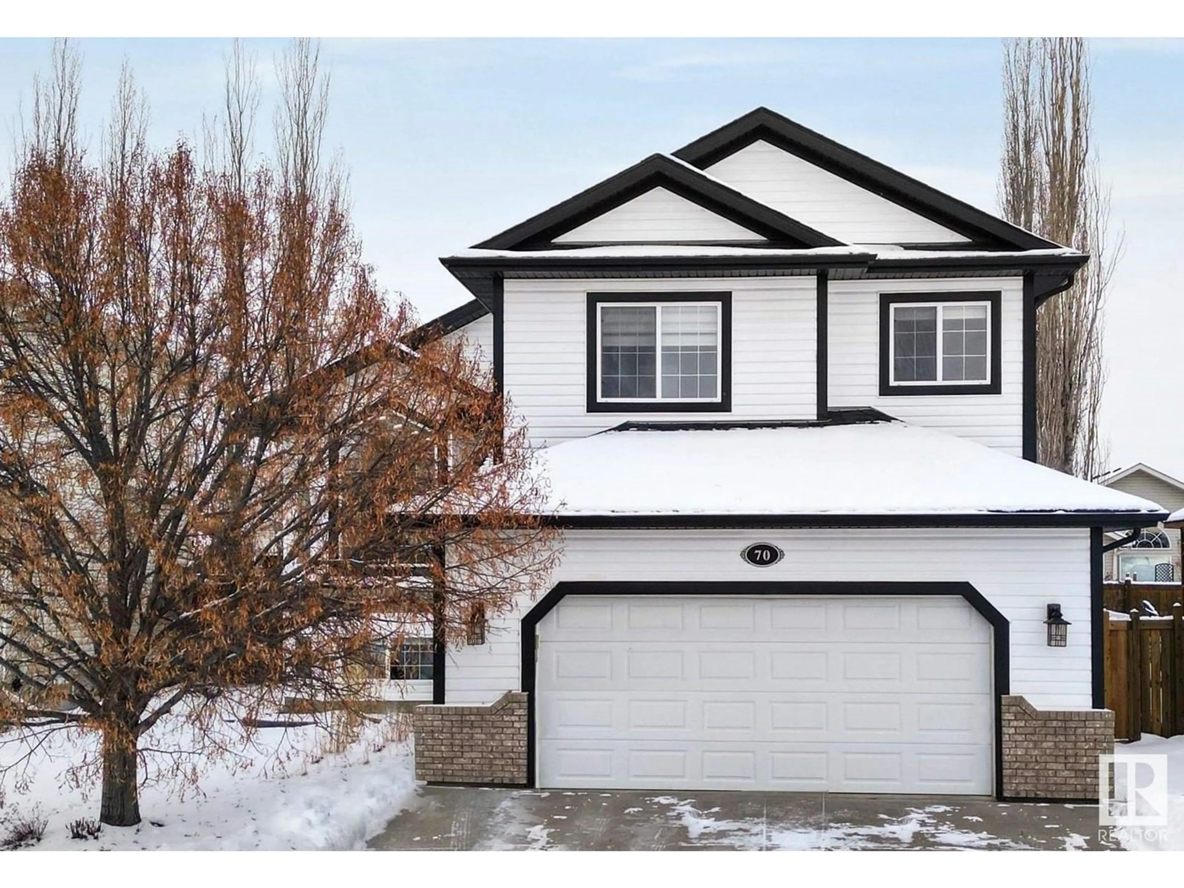 Home with vinyl exterior material, street for 70 SUNFLOWER LN, Sherwood Park Alberta T8H2M3