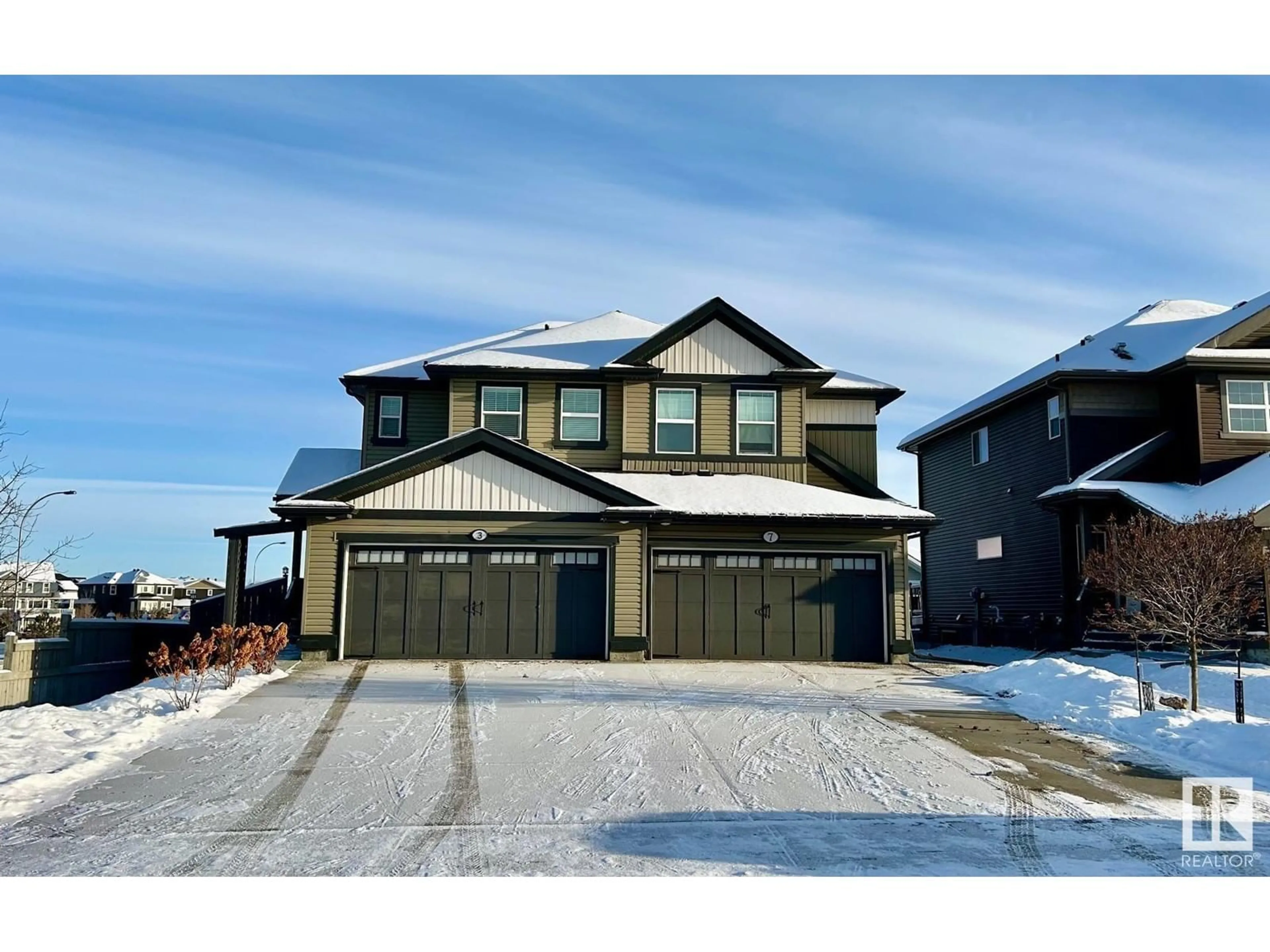 Home with vinyl exterior material, street for 3 AVEBURY CT, Sherwood Park Alberta T8H0Z2