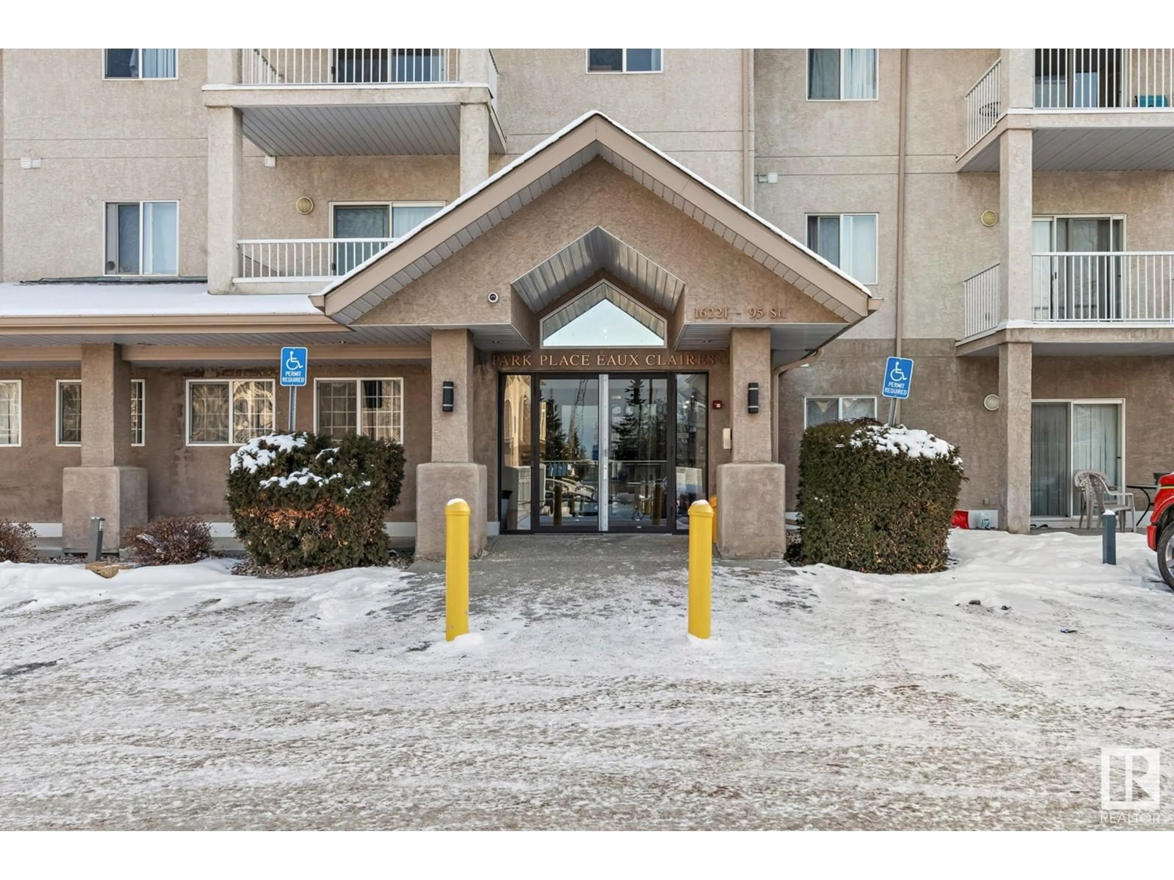 Indoor foyer for #321 16221 95 ST NW, Edmonton Alberta T5Z3V3