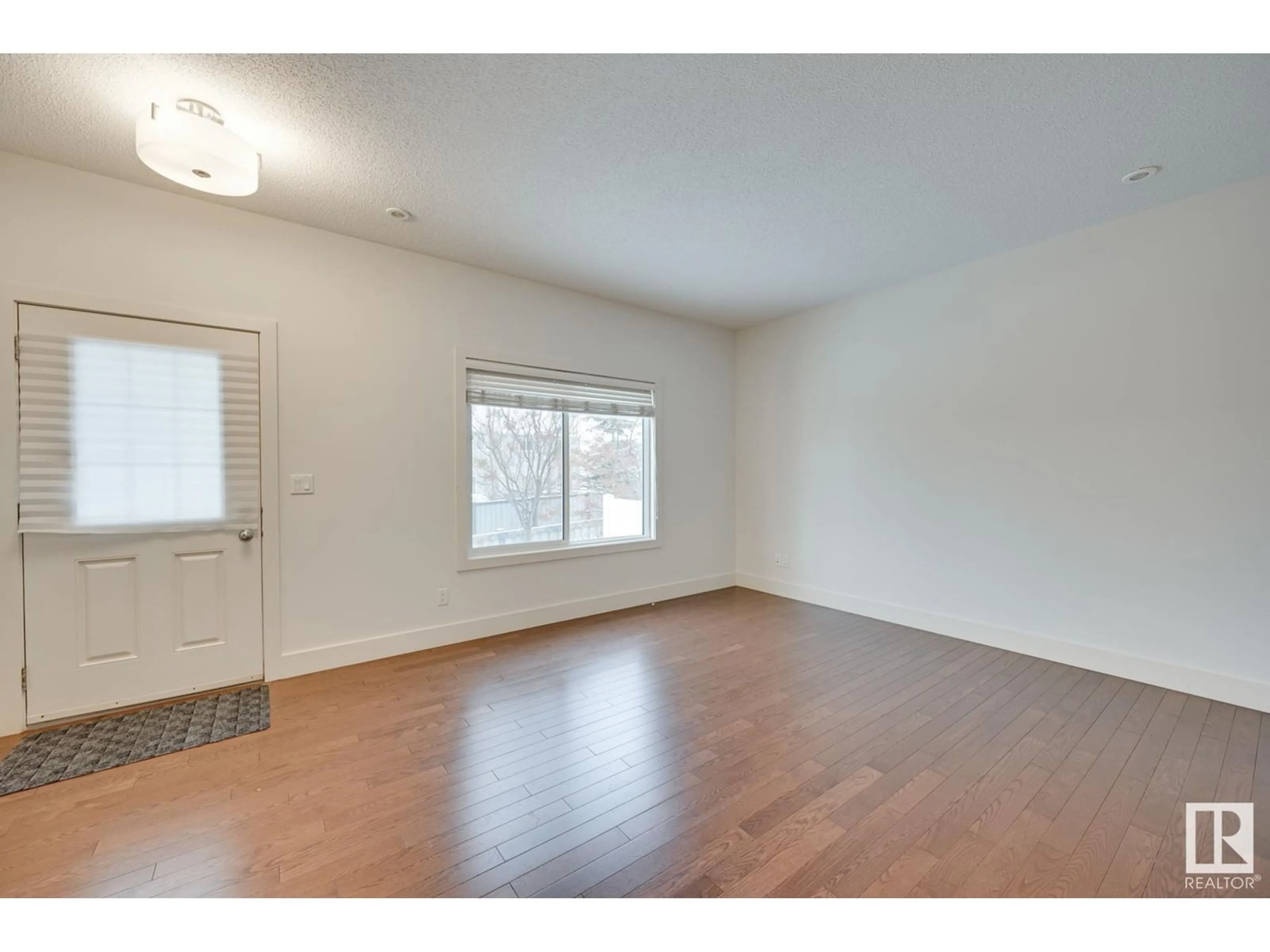 A pic of a room for #36 2003 RABBIT HILL RD NW, Edmonton Alberta T6R0R7