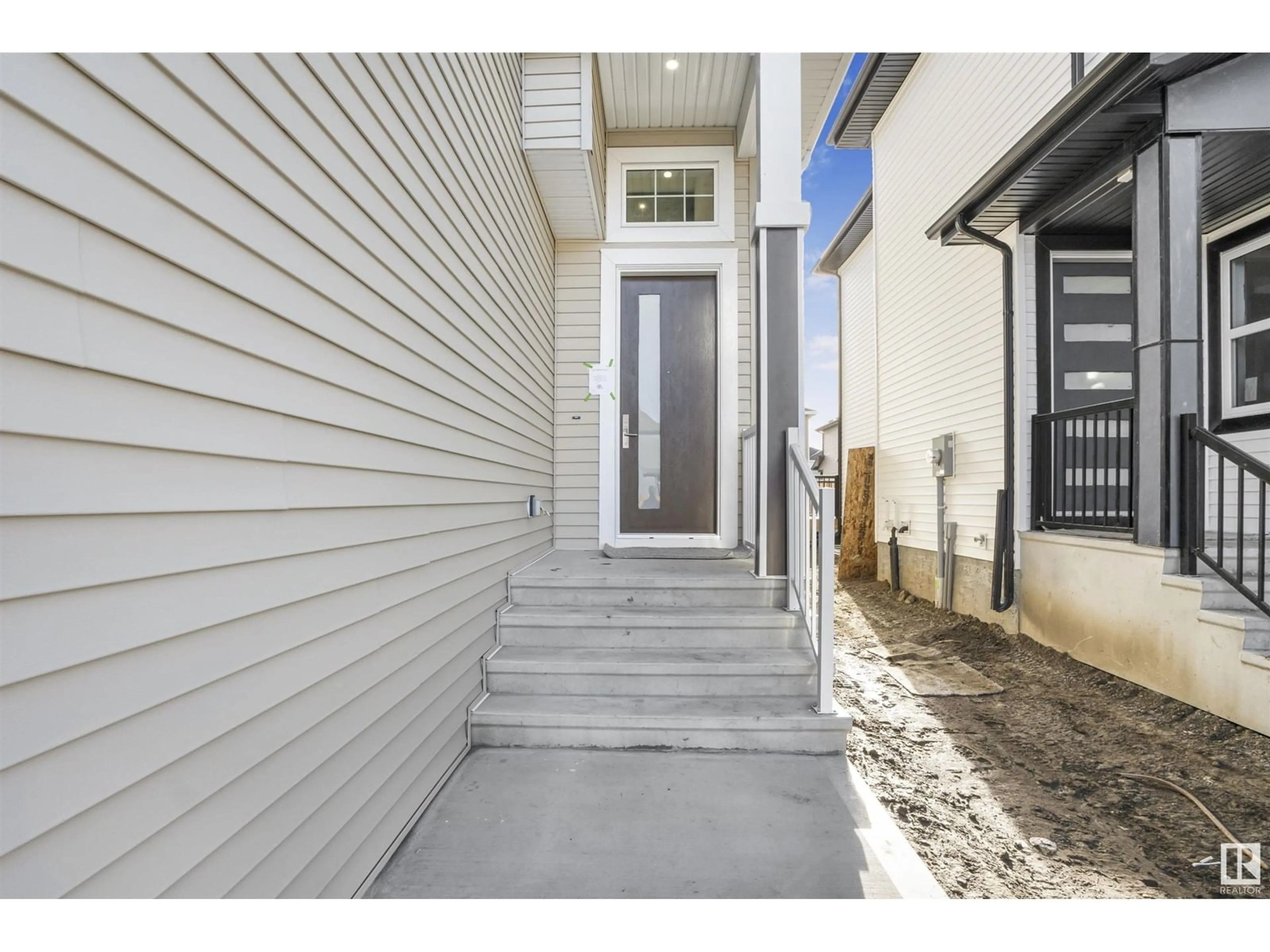 Indoor entryway for 1780 WESTERRA LO, Stony Plain Alberta T7Z0L8