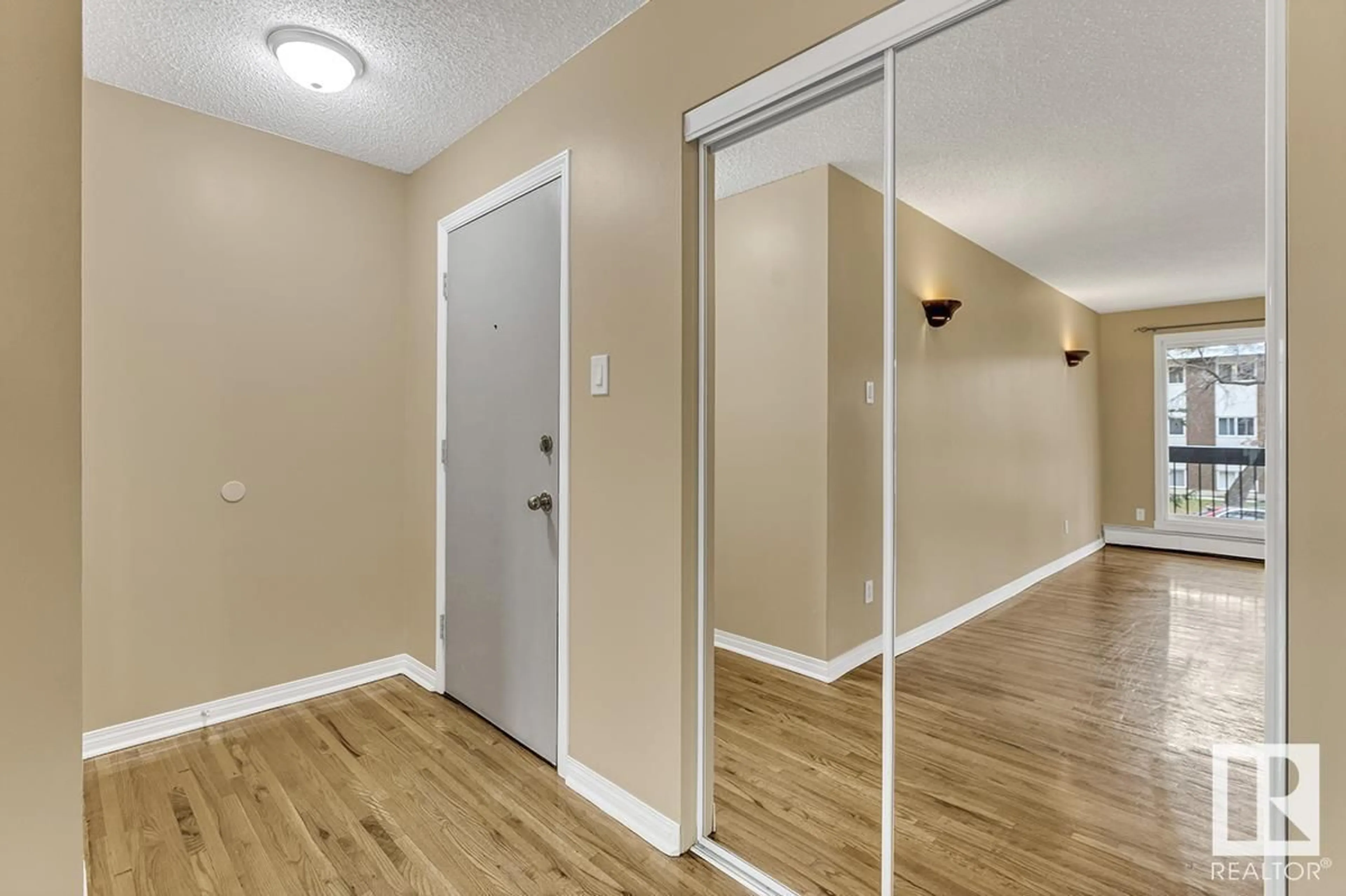 Indoor entryway for 11217 103 AV NW, Edmonton Alberta T5K2V9