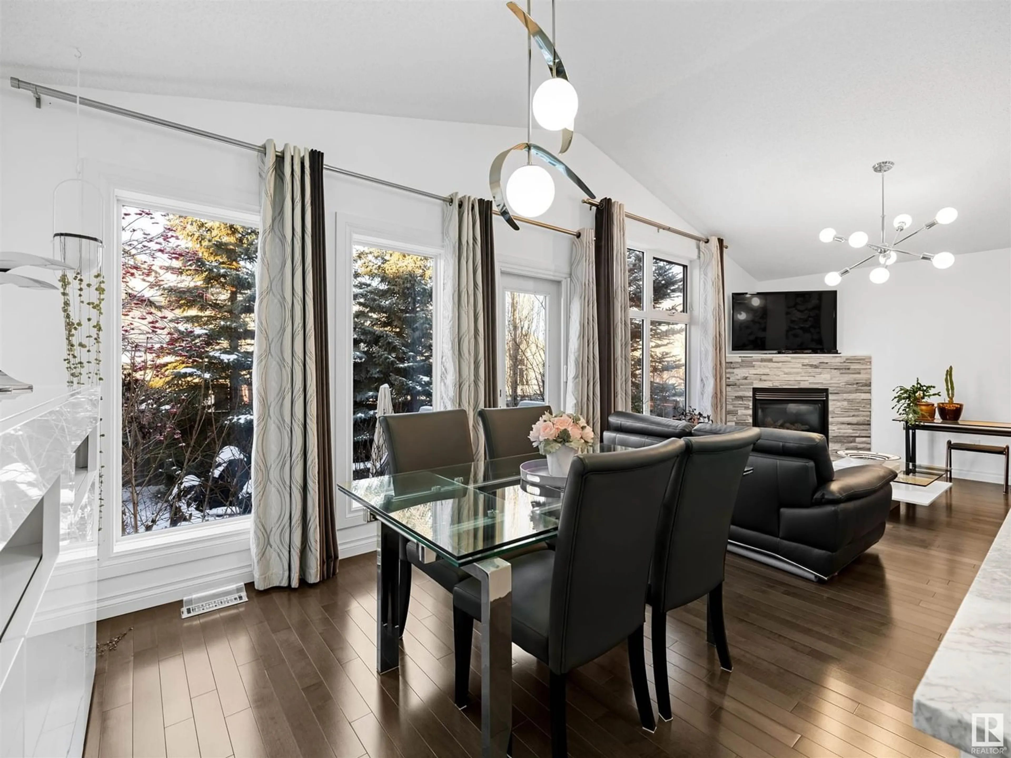 Dining room, wood/laminate floor for 3316 MCPHADDEN CL SW, Edmonton Alberta T6W1L2