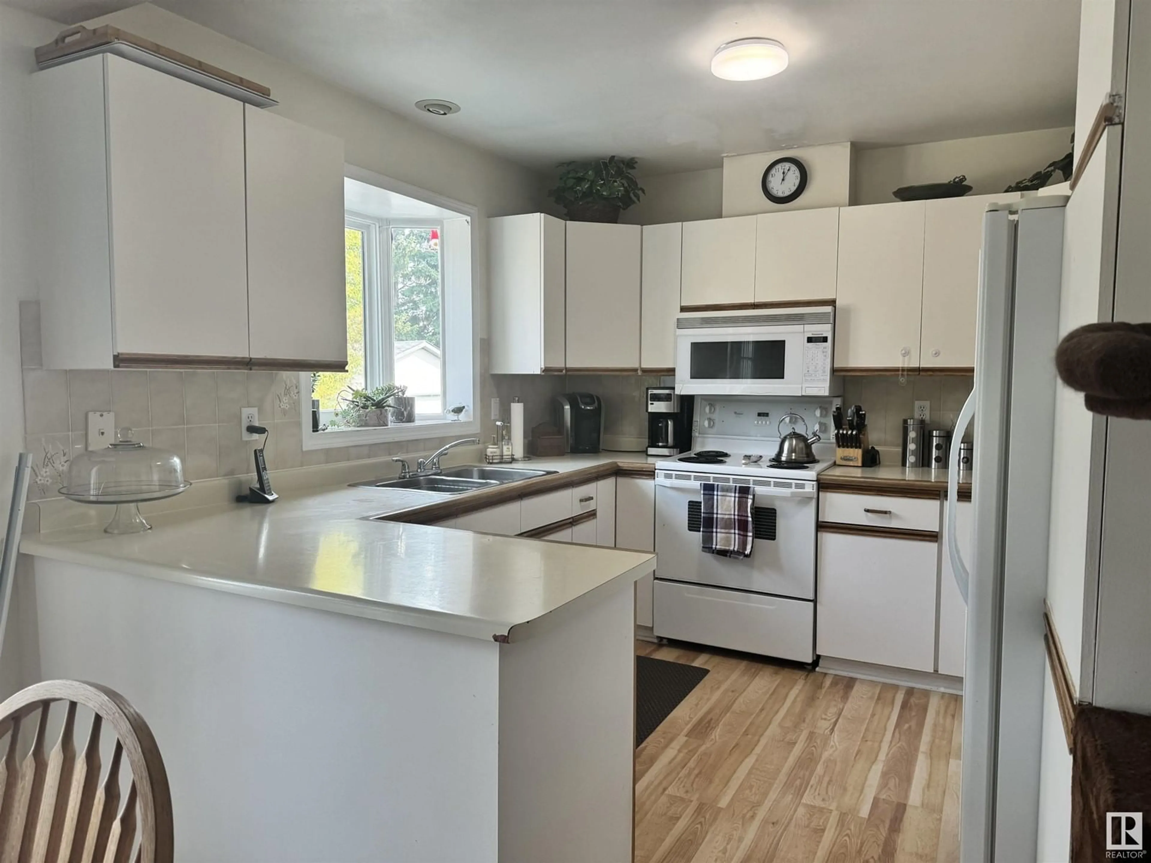 Open concept kitchen, unknown for 4607 CHAMPAGNE DR, Athabasca Town Alberta T9S1J5