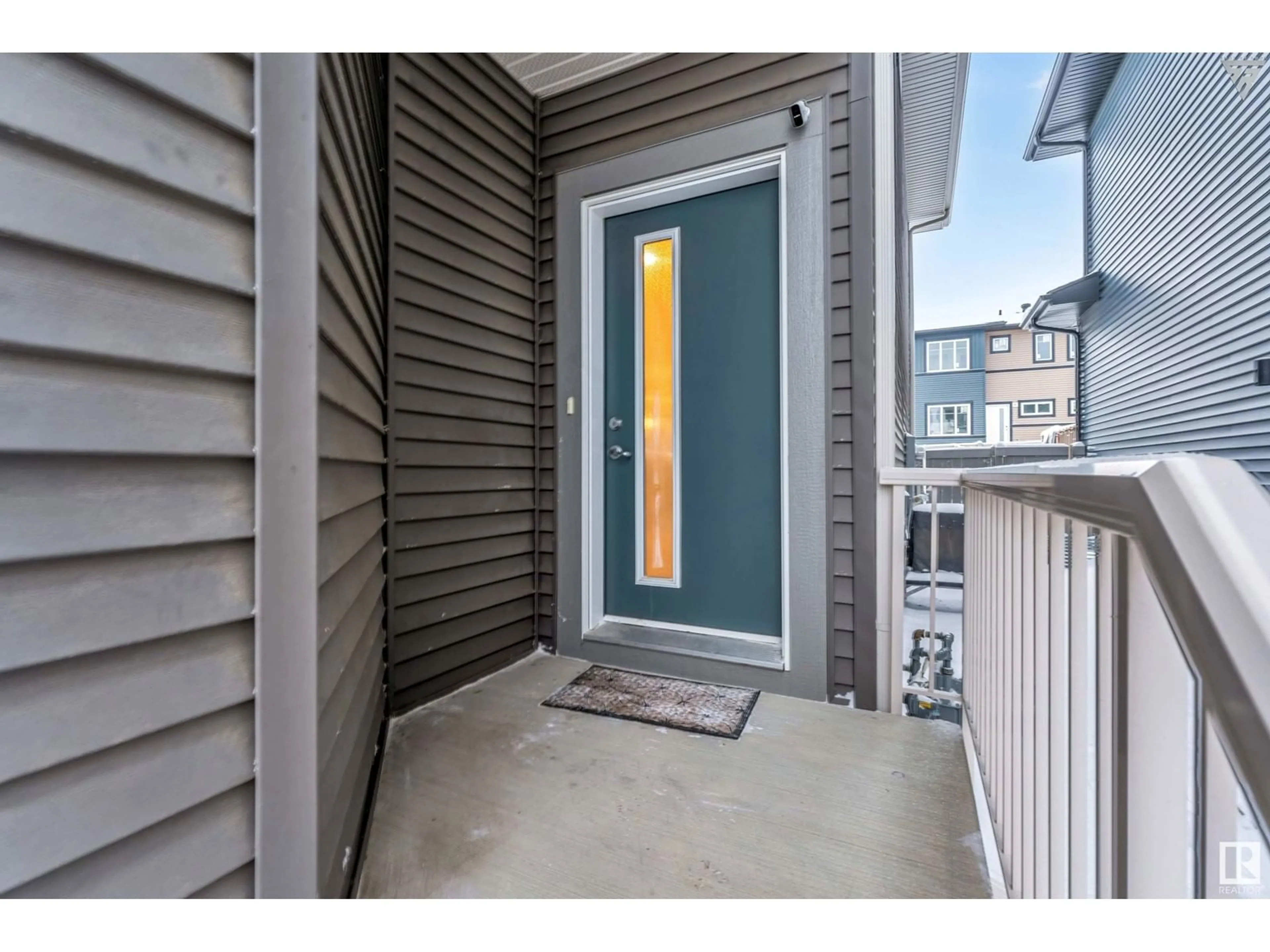 Indoor entryway for 9118 PEAR DR SW, Edmonton Alberta T6X2N7