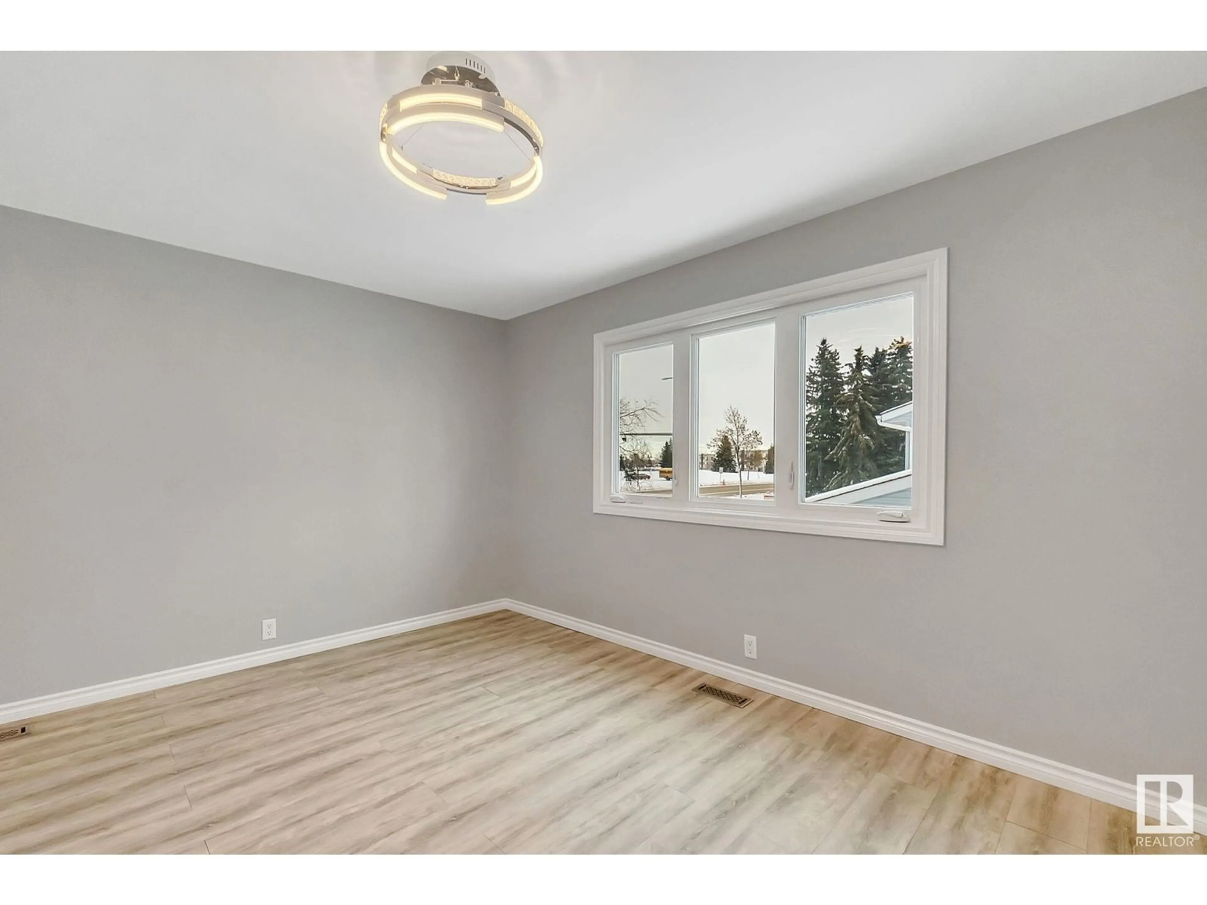 A pic of a room for 8429 MILL WOODS RD NW, Edmonton Alberta T6K2P6