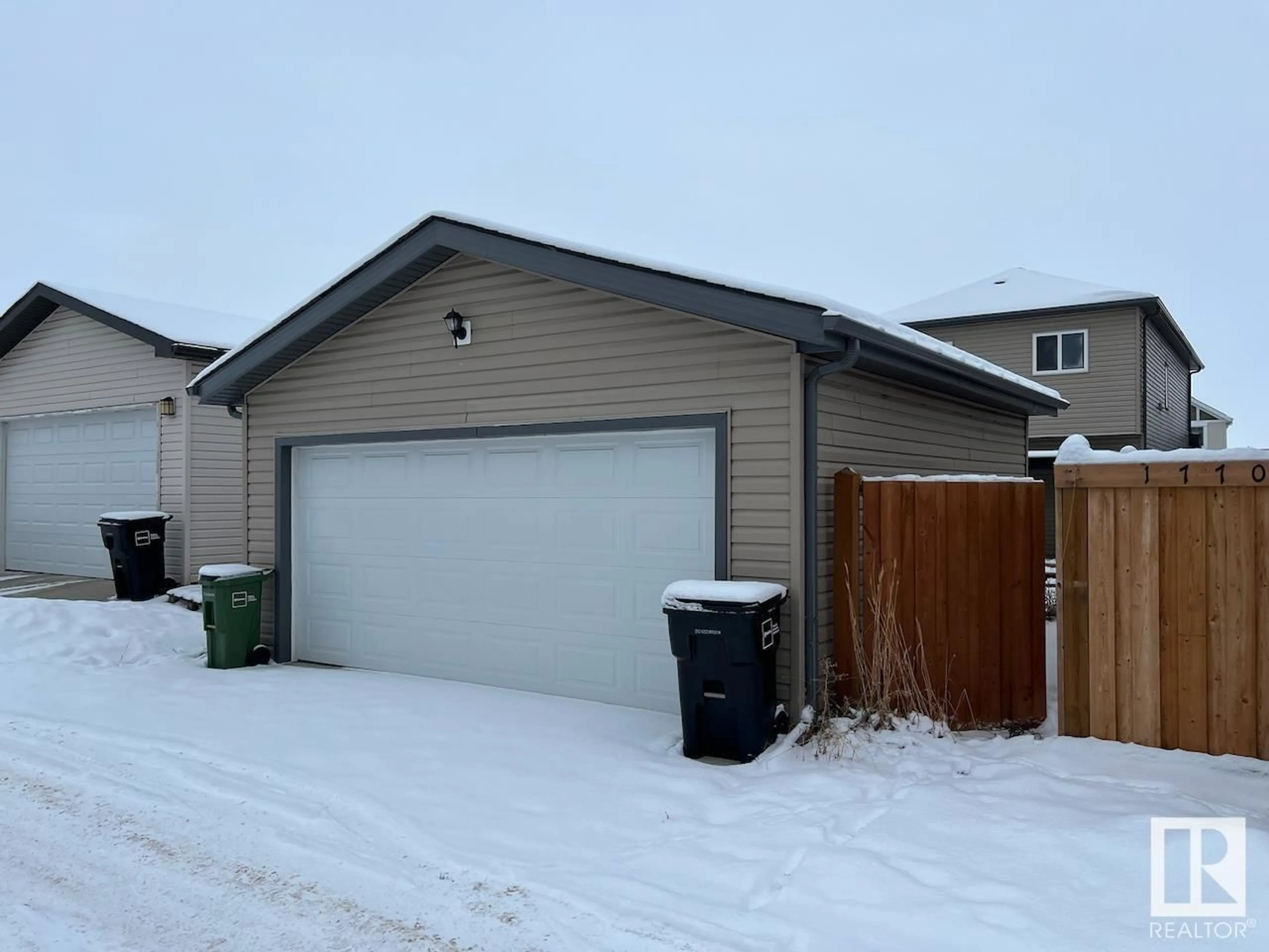 Shed for 17708 59 ST NW, Edmonton Alberta T5Y0W8