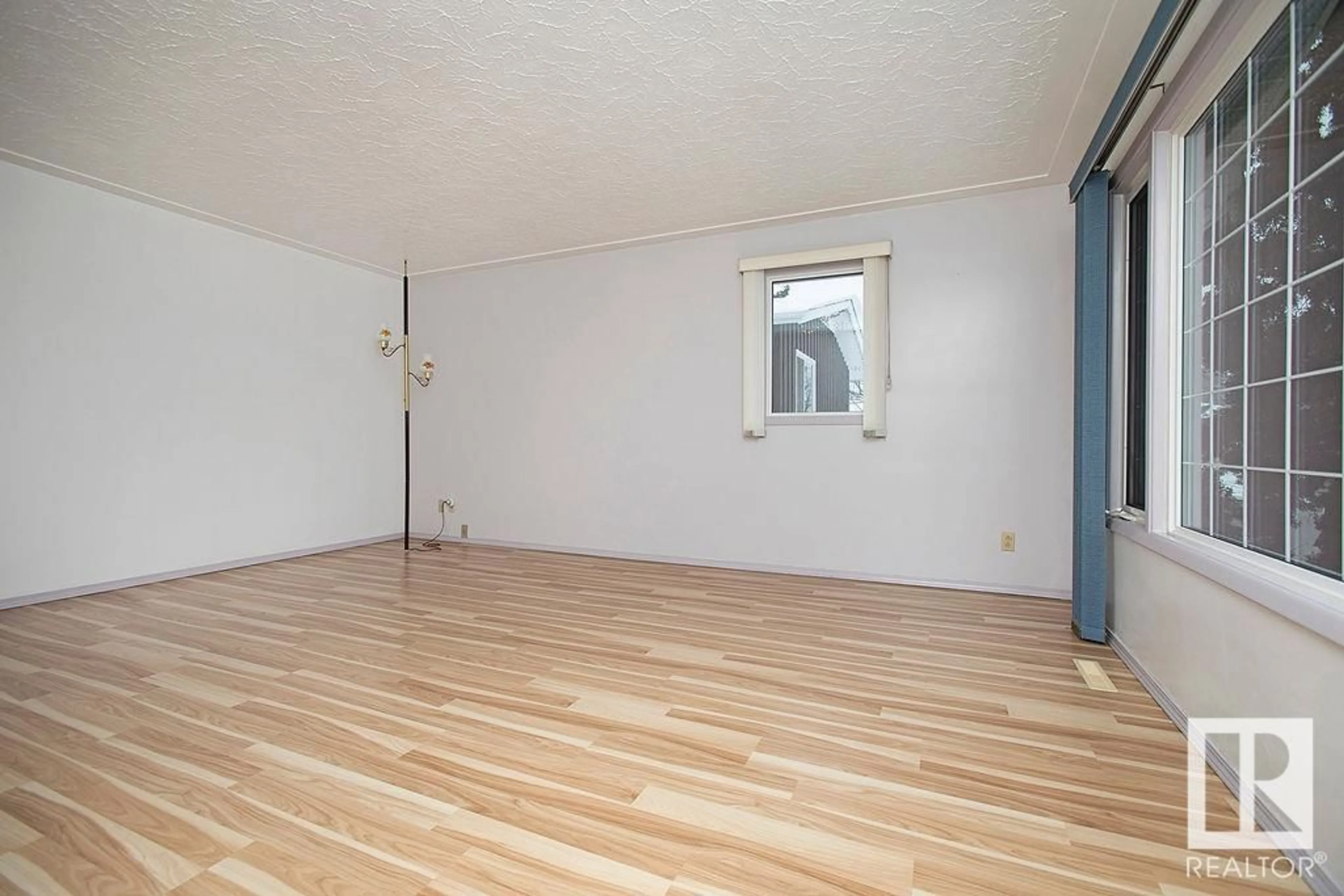 A pic of a room for 9107 74 ST NW, Edmonton Alberta T6B2B3