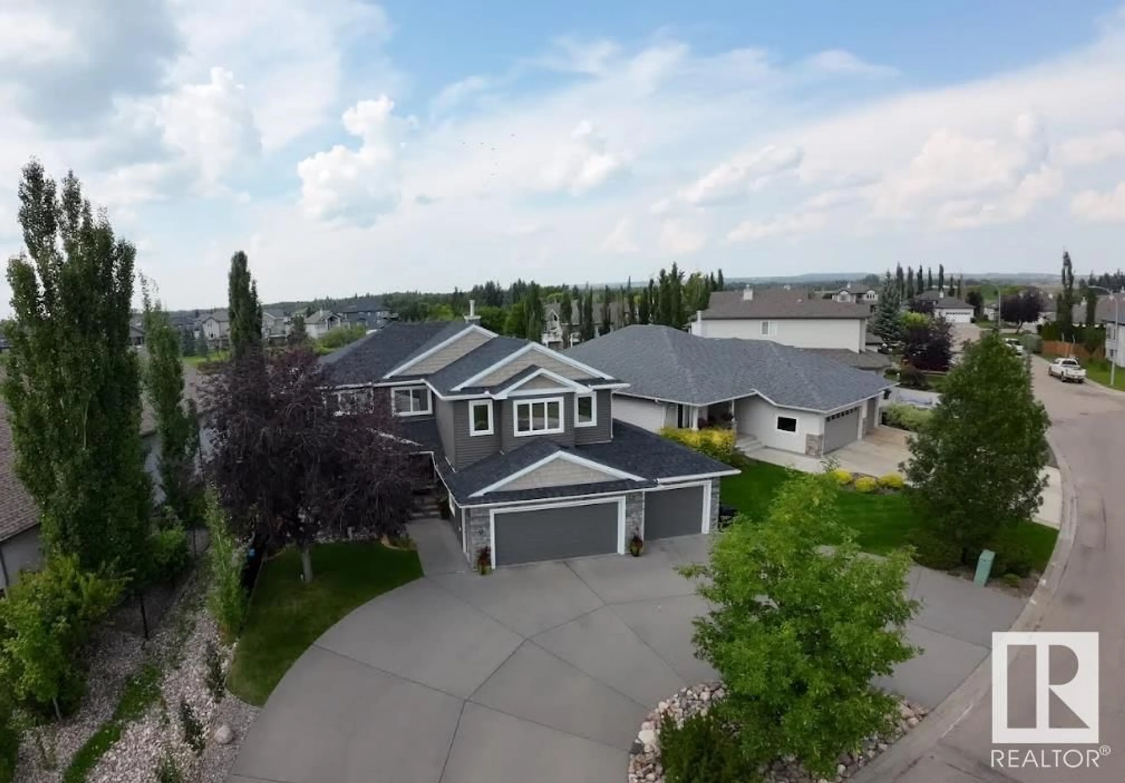 A pic from outside/outdoor area/front of a property/back of a property/a pic from drone, unknown for 9 HUNTINGTON DR, Spruce Grove Alberta T7X4K7